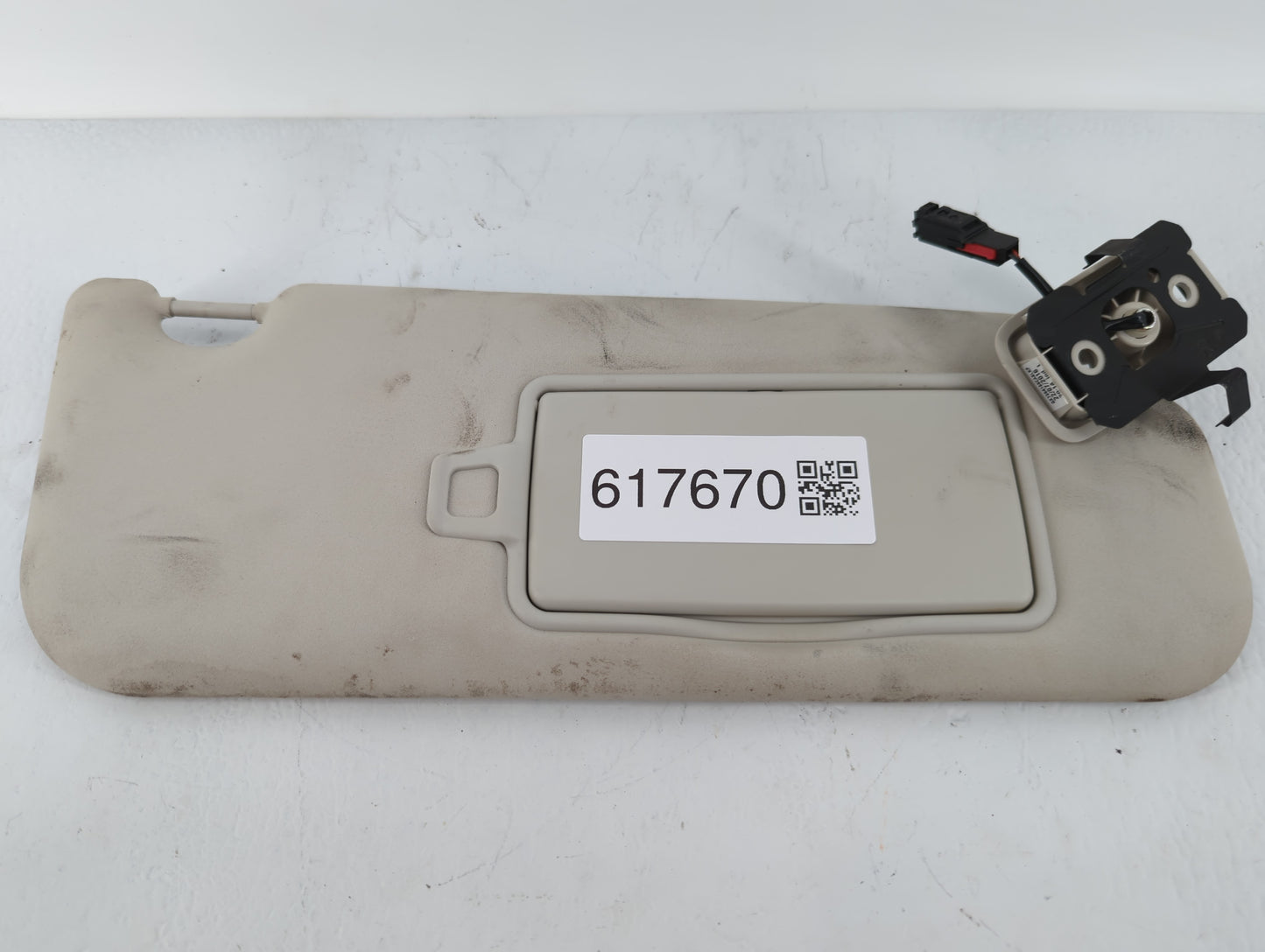 2017-2019 Jaguar Xe Sun Visor Shade Replacement Passenger Right Mirror Fits Fits 2017 2018 2019 2020 OEM Used Auto Parts - O