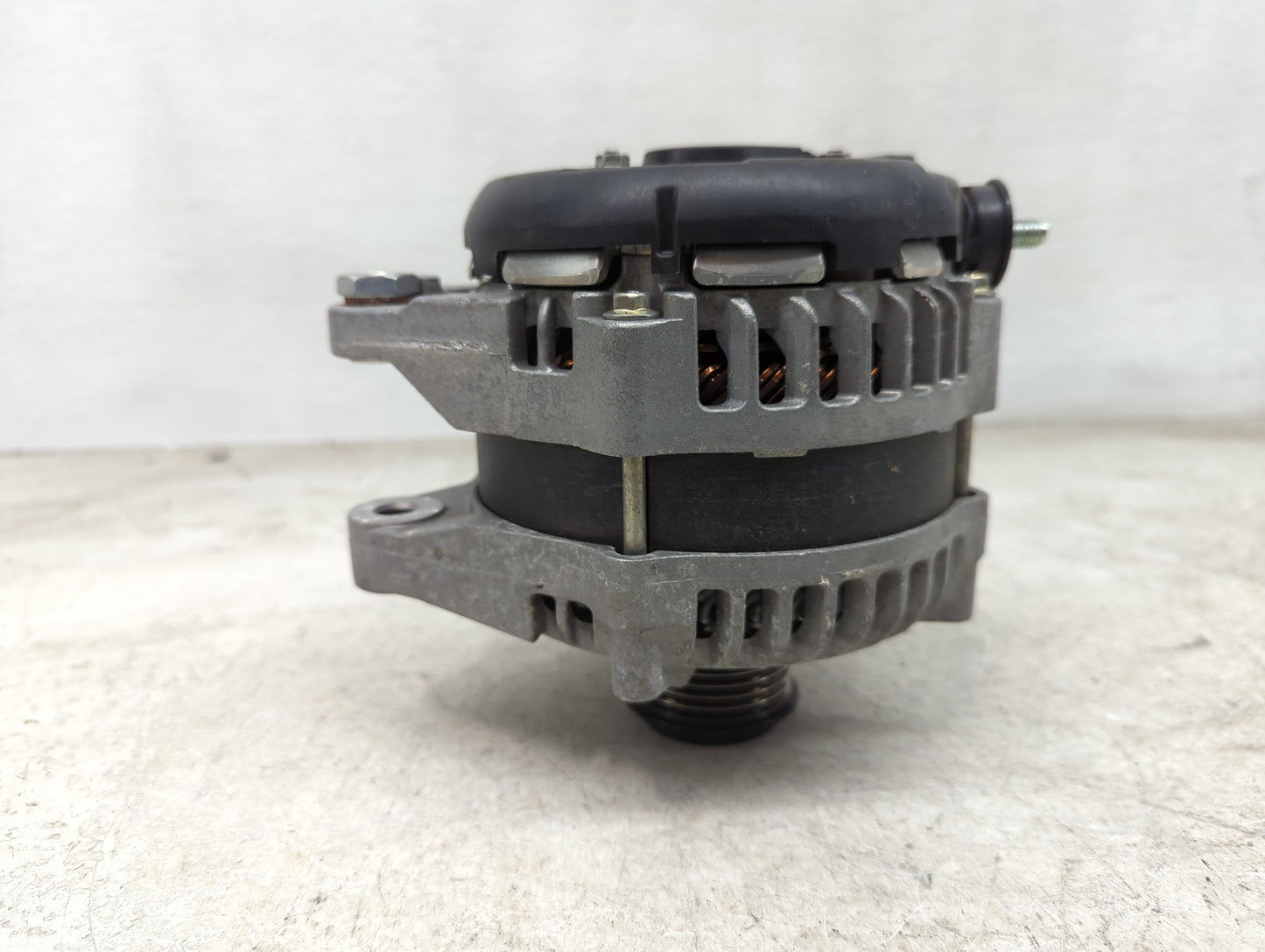 2017 Jaguar Xe Alternator Replacement Generator Charging Assembly Engine OEM P/N:GX73-10300-AB 104211-0100 Fits OEM Used Aut