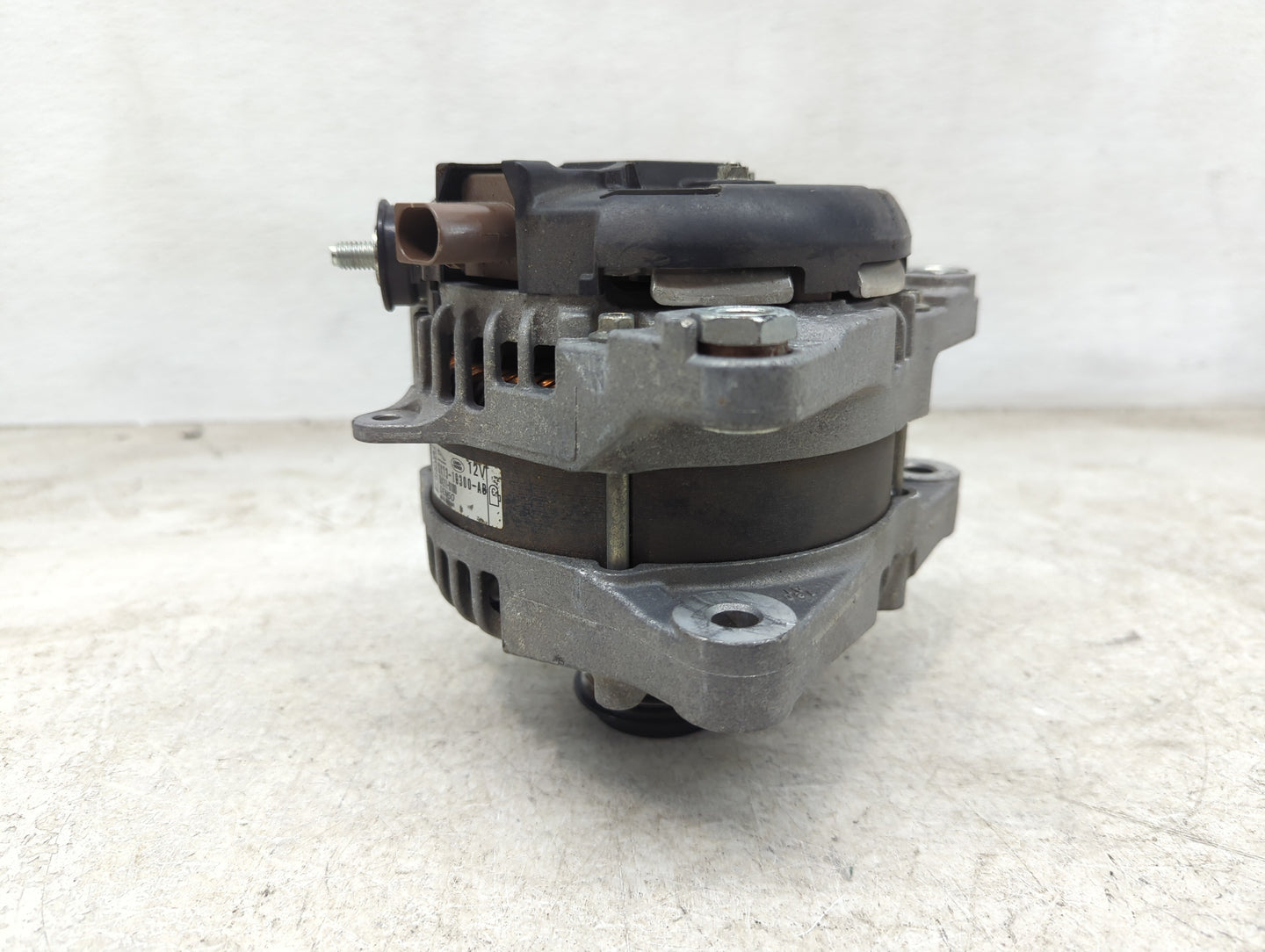 2017 Jaguar Xe Alternator Replacement Generator Charging Assembly Engine OEM P/N:GX73-10300-AB 104211-0100 Fits OEM Used Aut