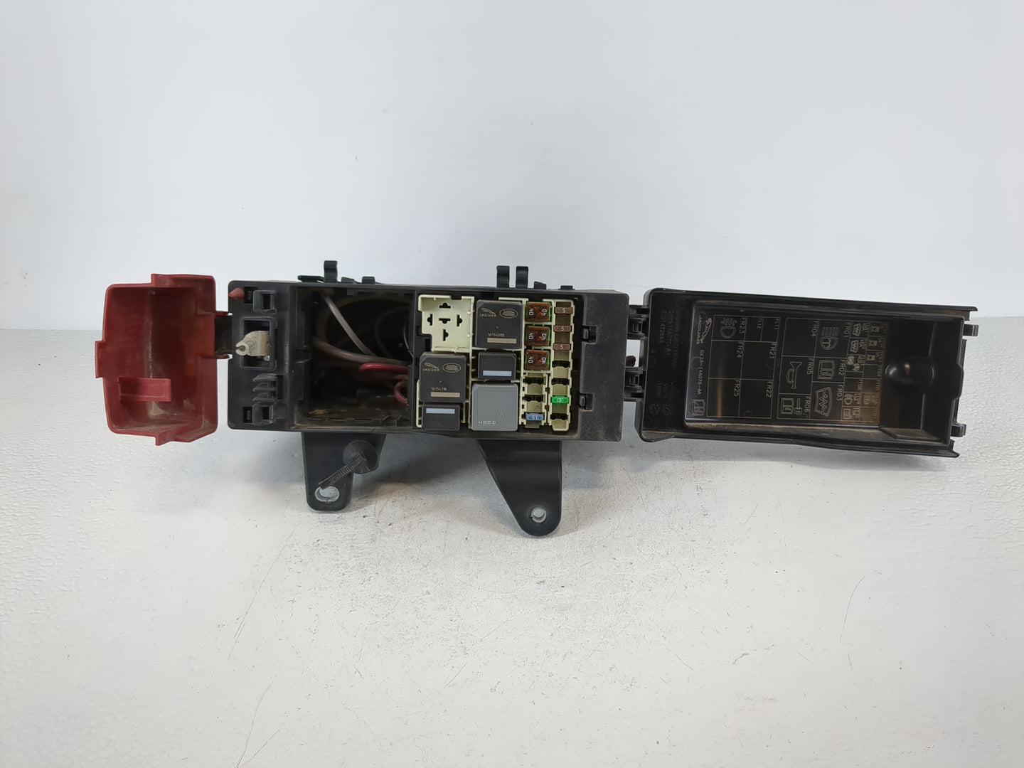 2017-2019 Jaguar Xf Fusebox Fuse Box Panel Relay Module P/N:GX73-14A076-AA Fits Fits 2017 2018 2019 OEM Used Auto Parts - Oe
