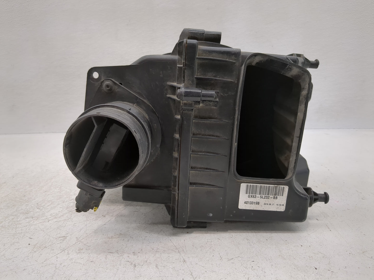 2016-2019 Jaguar Xf Air Cleaner Intake-duct Hose Tube - Oemusedautoparts1.com