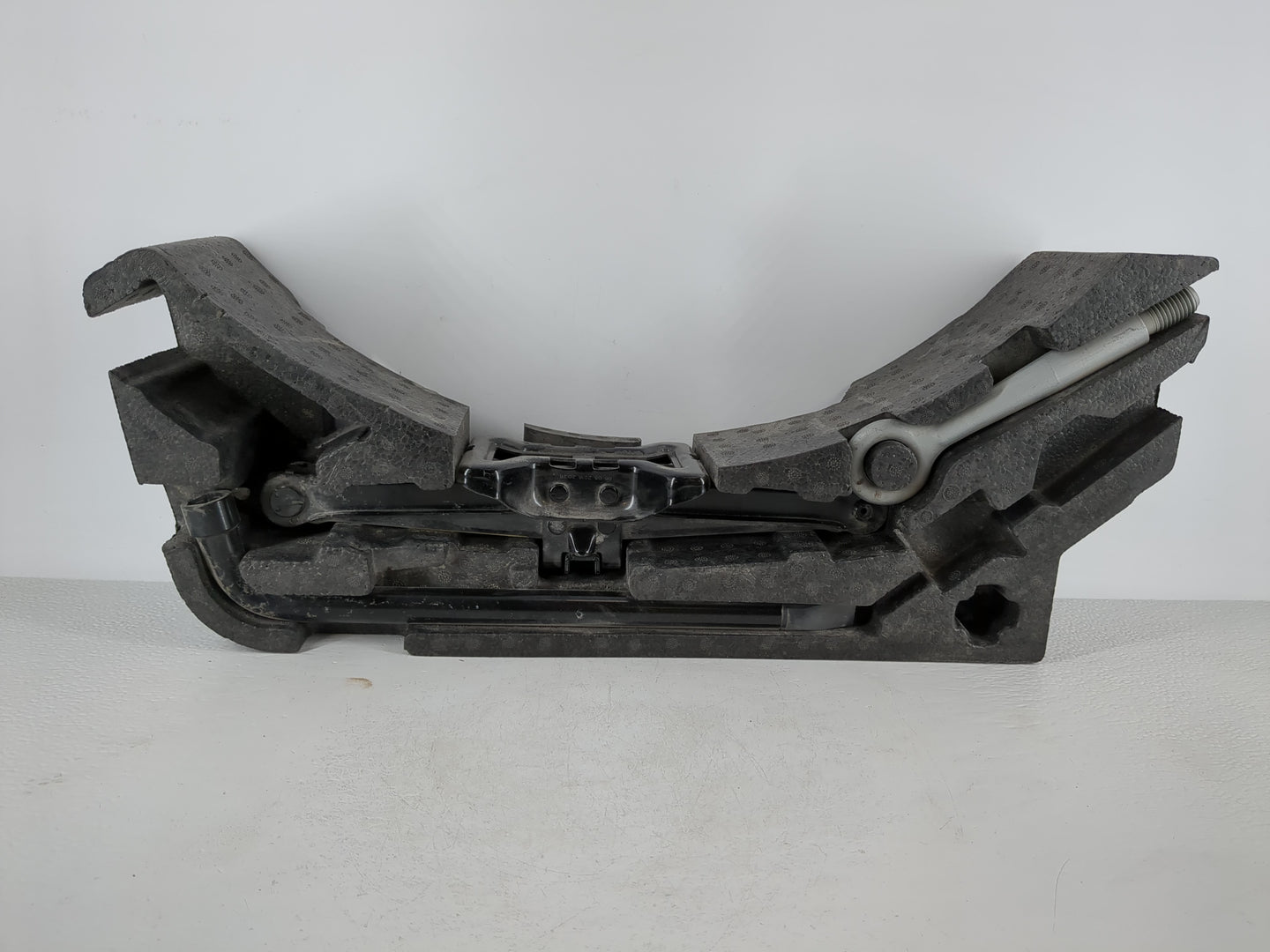 2017 Jaguar Xf Spare Scissor Car Jack - Oemusedautoparts1.com