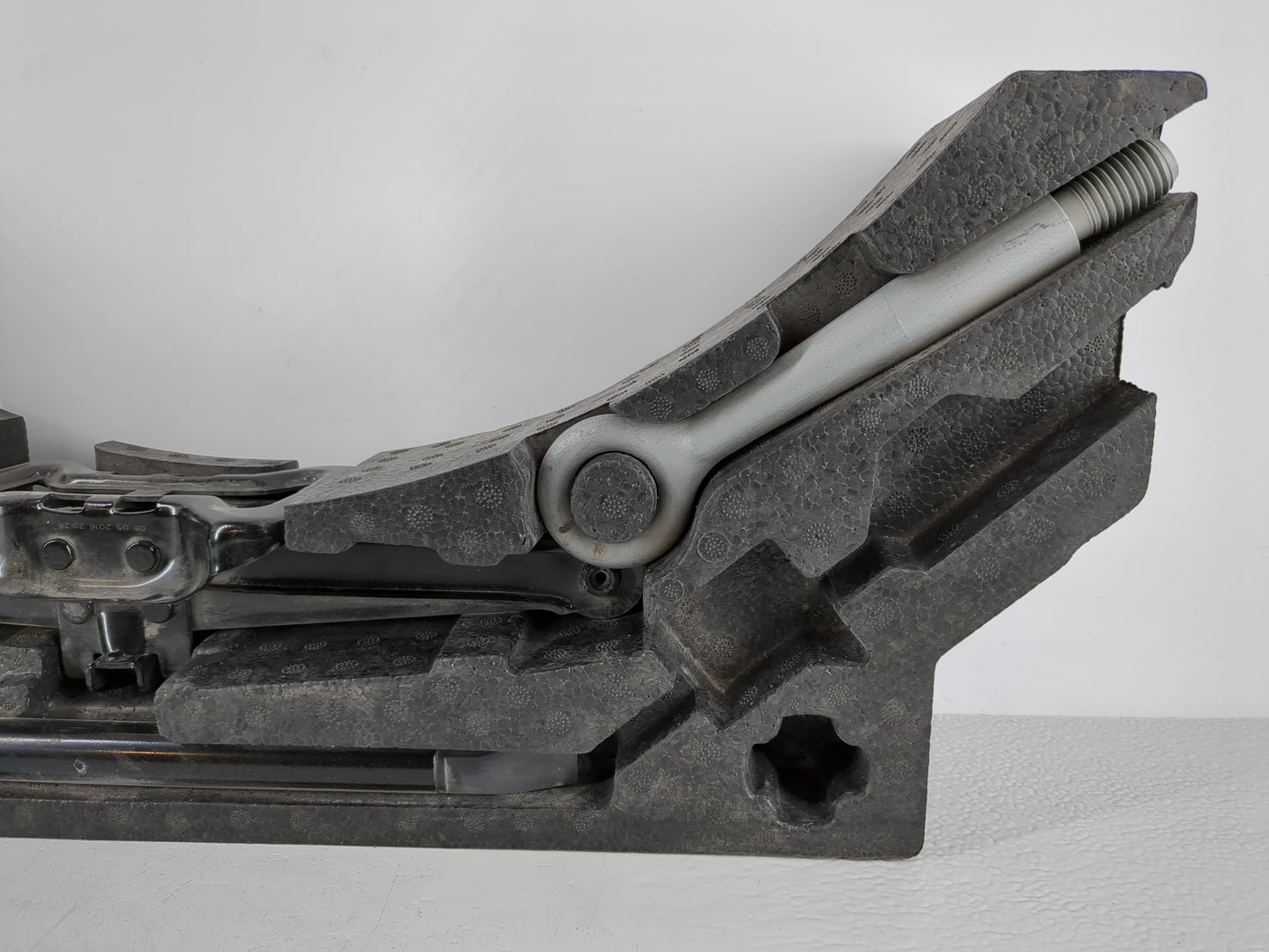 2017 Jaguar Xf Spare Scissor Car Jack - Oemusedautoparts1.com