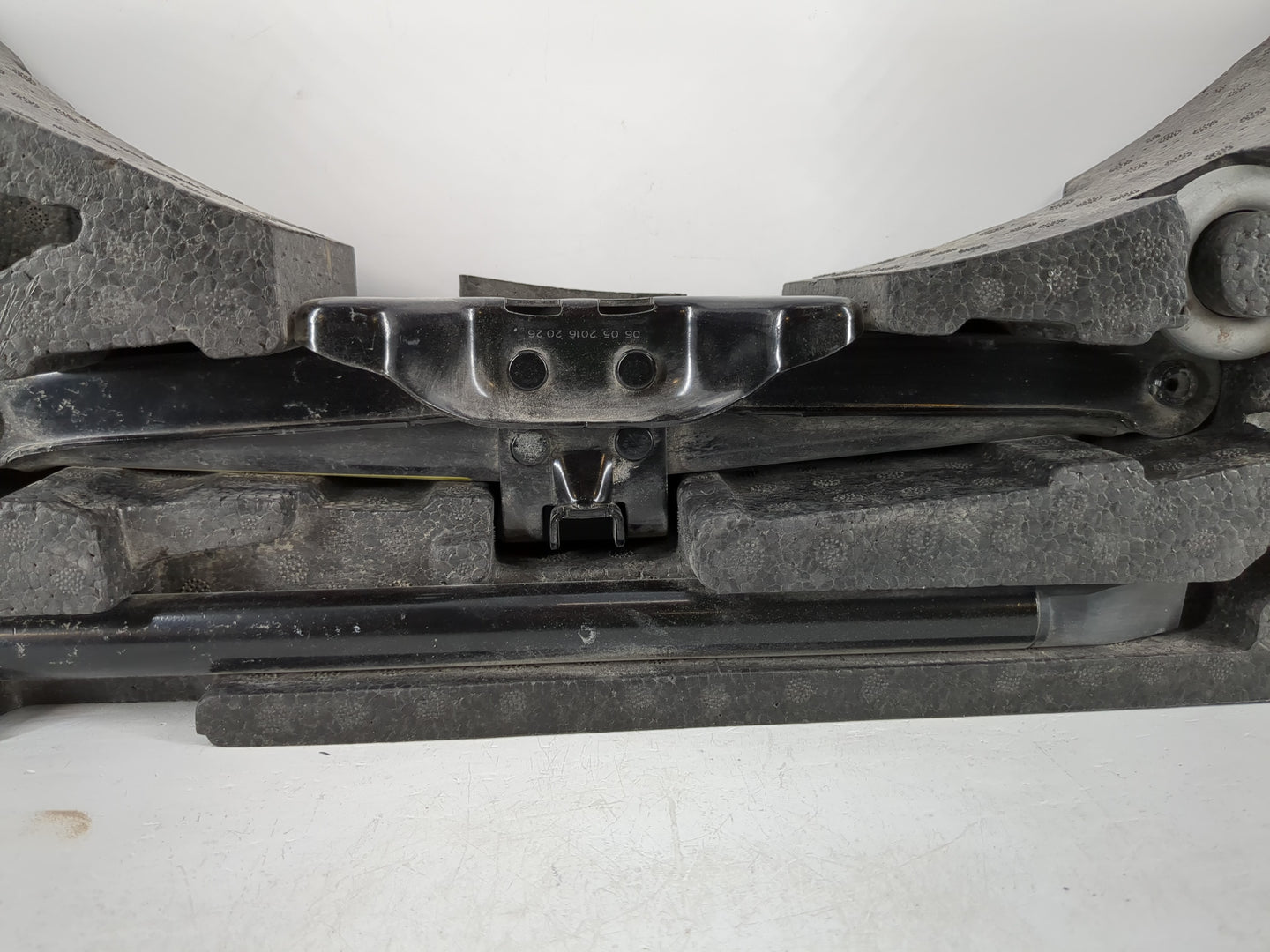 2017 Jaguar Xf Spare Scissor Car Jack - Oemusedautoparts1.com