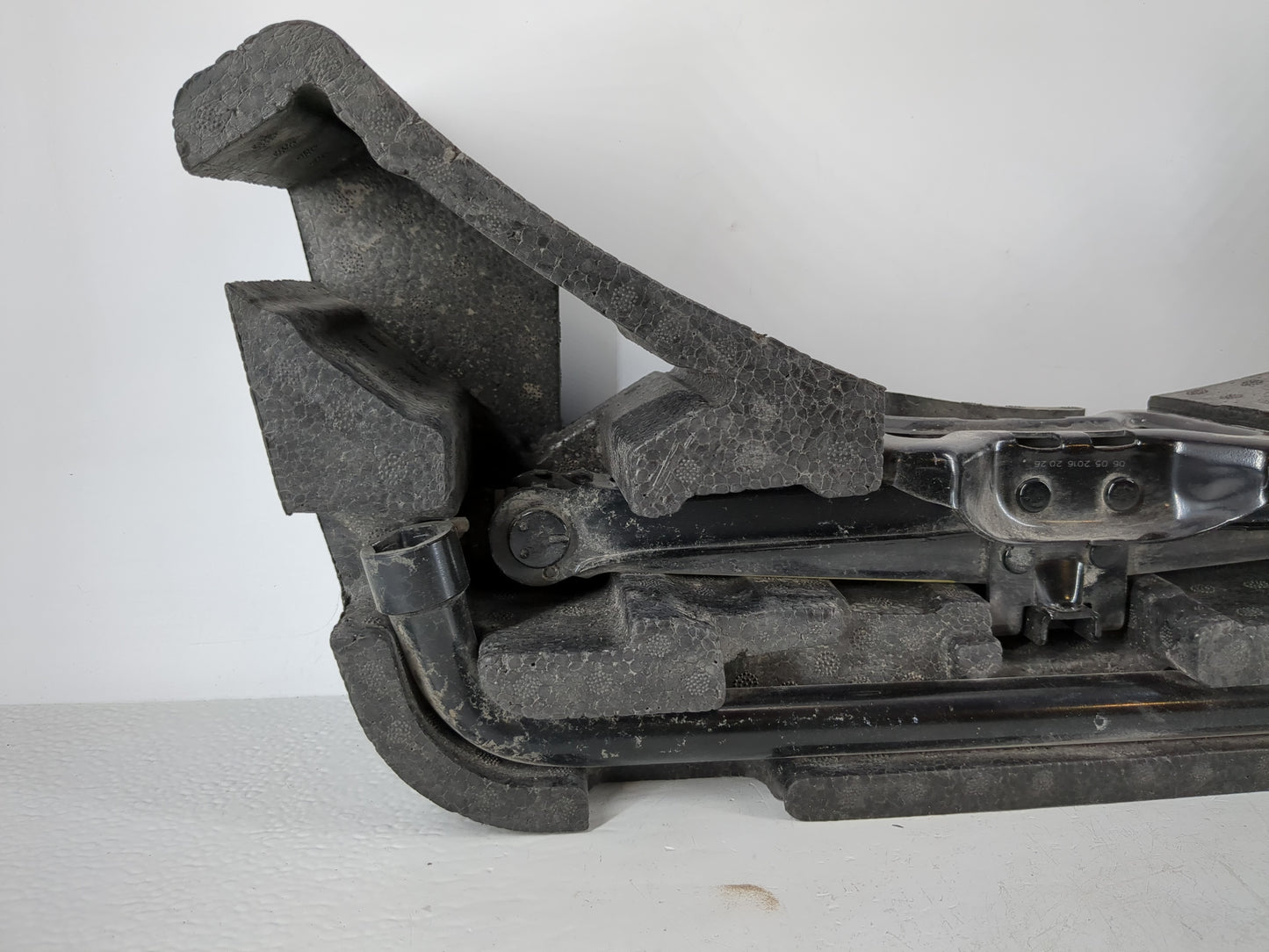 2017 Jaguar Xf Spare Scissor Car Jack - Oemusedautoparts1.com