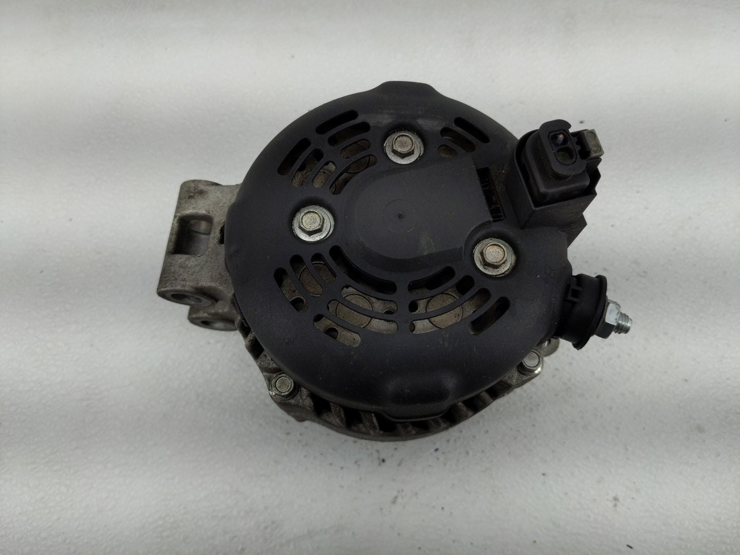 2010-2019 Jaguar Xf Alternator Replacement Generator Charging Assembly Engine OEM P/N:HK83-10300-AA Fits OEM Used Auto Parts