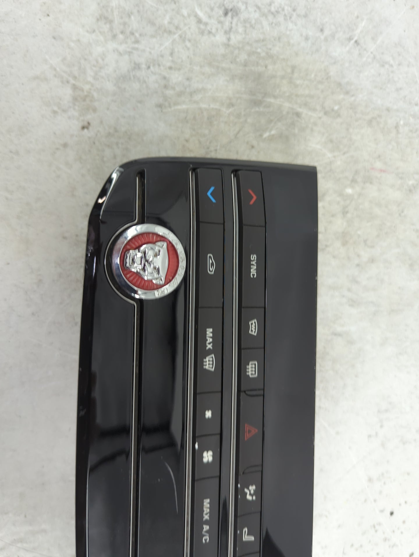 2016-2017 Jaguar Xf Climate Control Module Temperature AC/Heater Replacement P/N:GX63-18C858-SD 160301A0522X Fits Fits 2016 