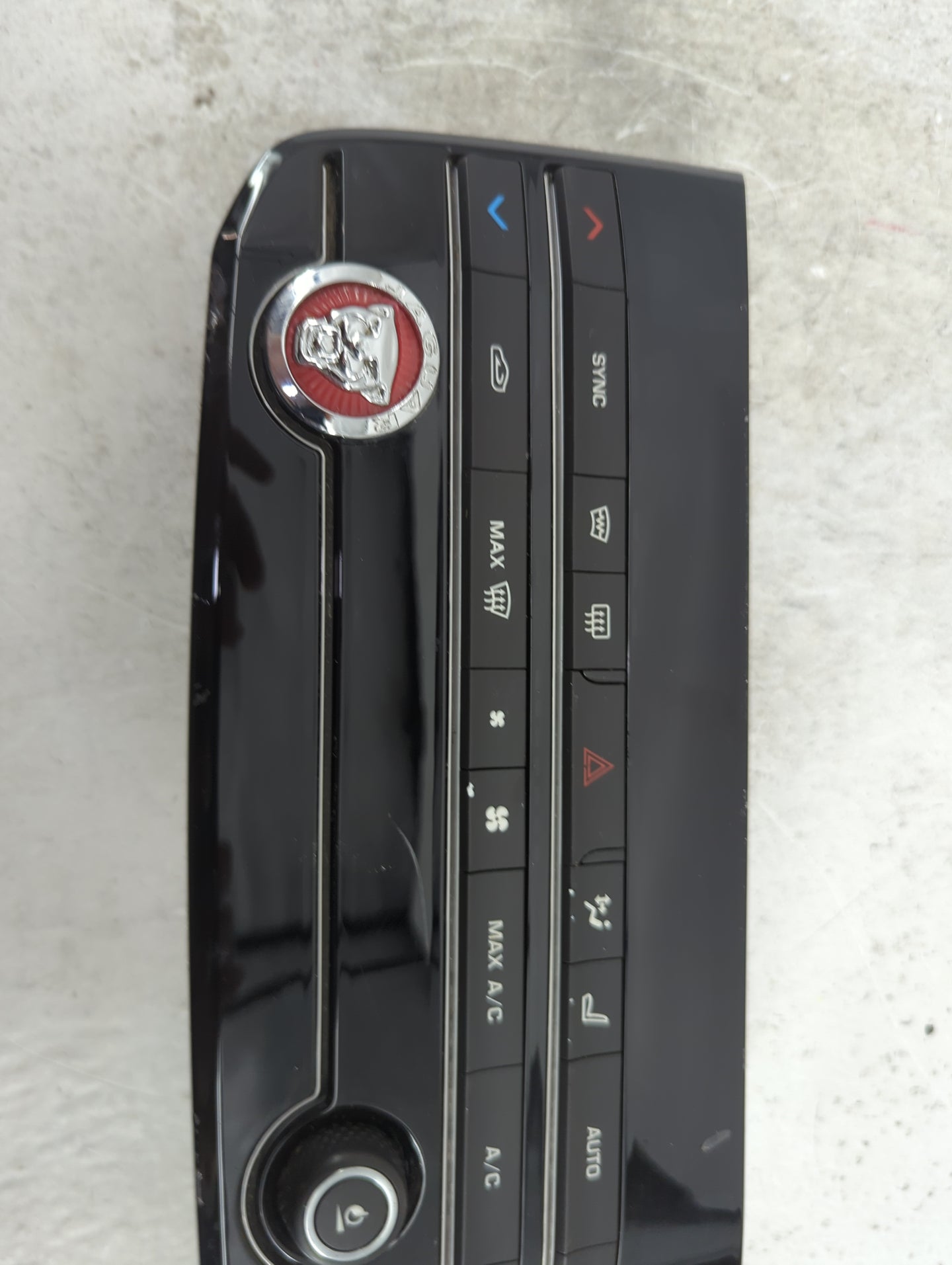 2016-2017 Jaguar Xf Climate Control Module Temperature AC/Heater Replacement P/N:GX63-18C858-SD 160301A0522X Fits Fits 2016 