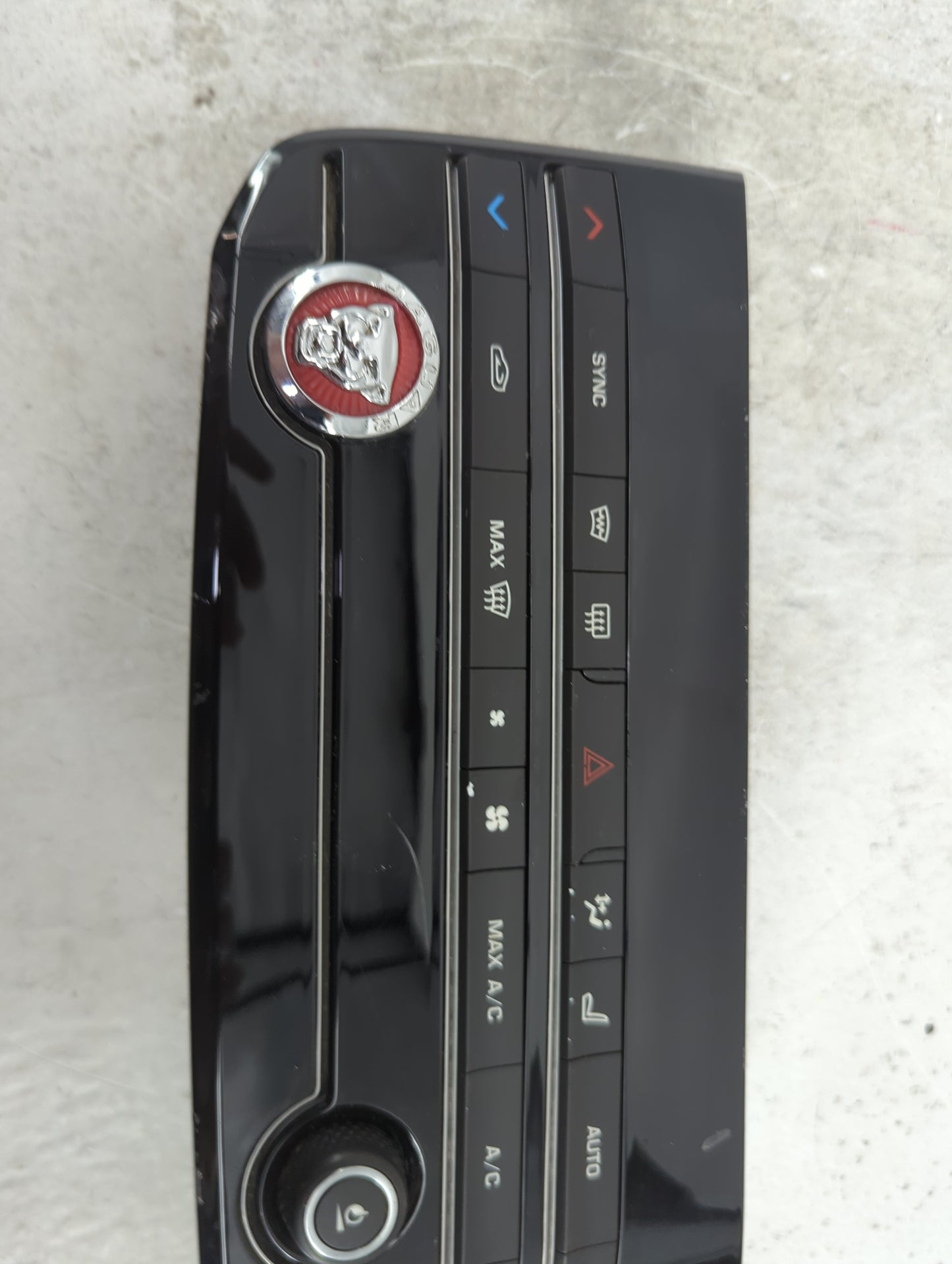 2016-2017 Jaguar Xf Climate Control Module Temperature AC/Heater Replacement P/N:GX63-18C858-SD 160301A0522X Fits Fits 2016 