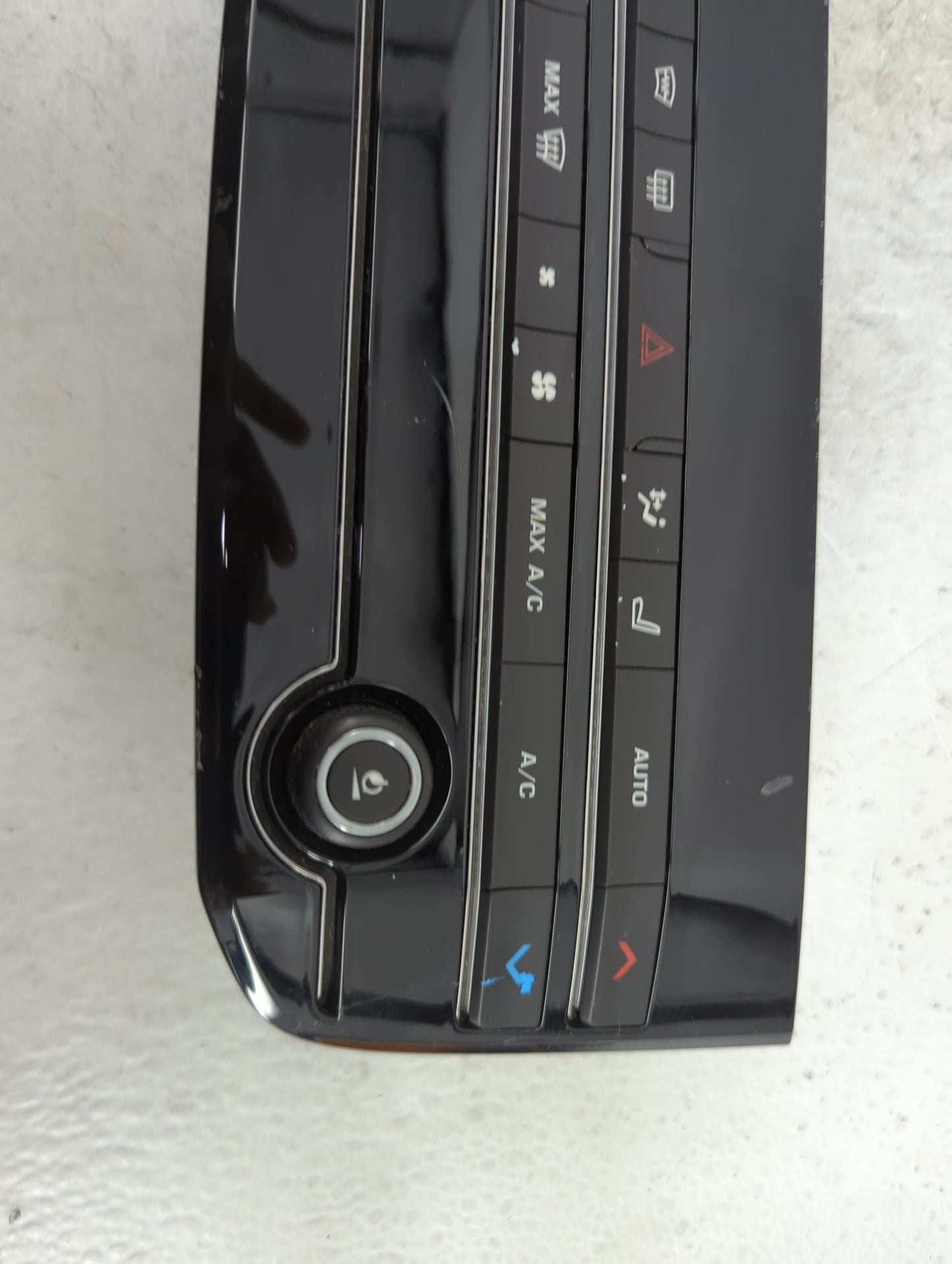 2016-2017 Jaguar Xf Climate Control Module Temperature AC/Heater Replacement P/N:GX63-18C858-SD 160301A0522X Fits Fits 2016 