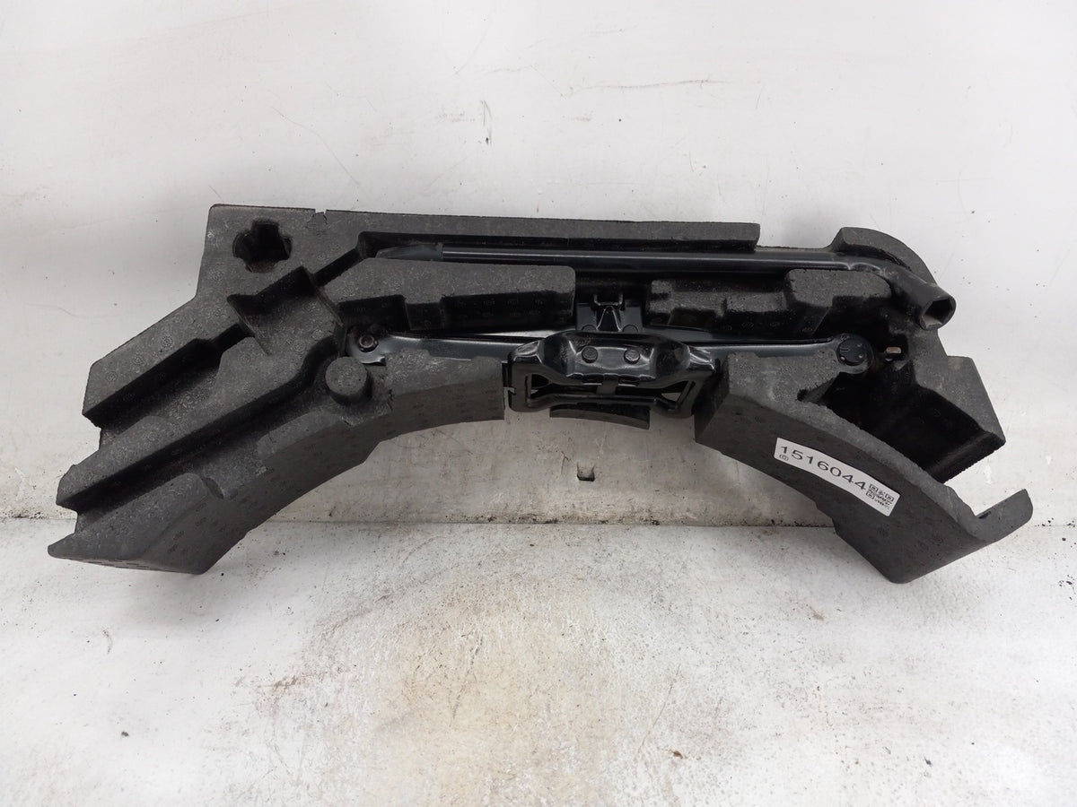 2017 Jaguar Xf Spare Scissor Car Jack 1516044 - Oemusedautoparts1.com