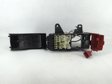 2016-2019 Jaguar Xf Fusebox Fuse Box Panel Relay Module P/N:GX73-14A076-AA GX73-14A076-DA Fits Fits 2016 2017 2018 2019 OEM Used Auto Parts