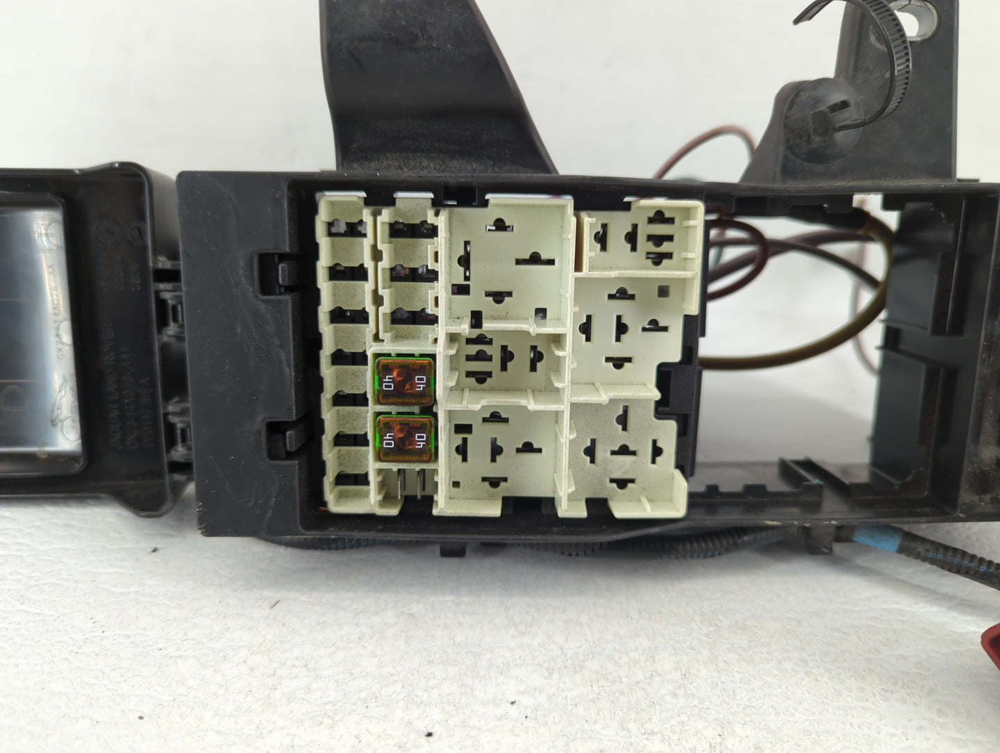 2016-2019 Jaguar Xf Fusebox Fuse Box Panel Relay Module P/N:GX73-14A076-AA GX73-14A076-DA Fits Fits 2016 2017 2018 2019 OEM 