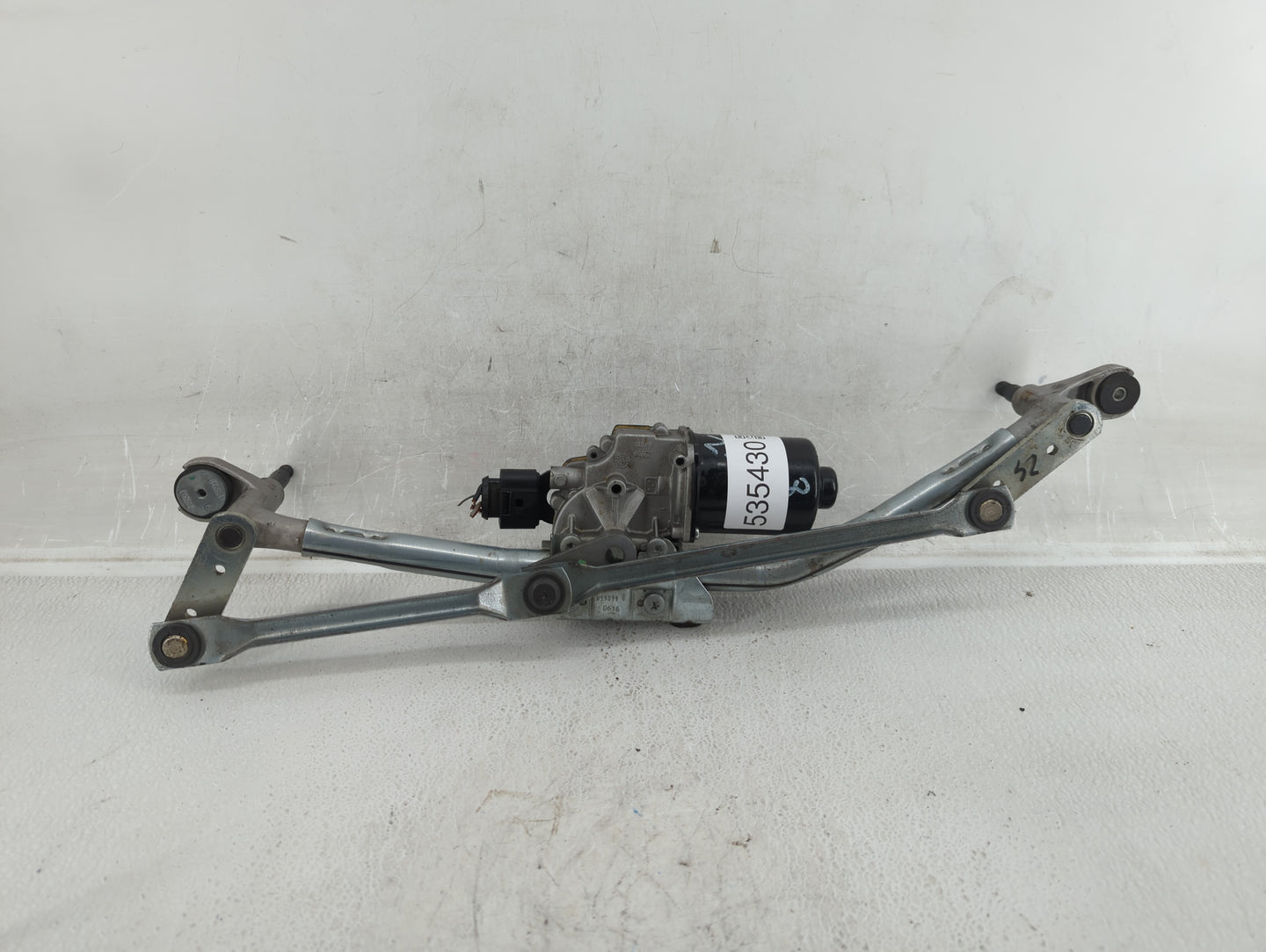 2017 Jaguar Xf Front Windshield Wiper Motor P/N:W000060842 Fits OEM Used Auto Parts - Oemusedautoparts1.com