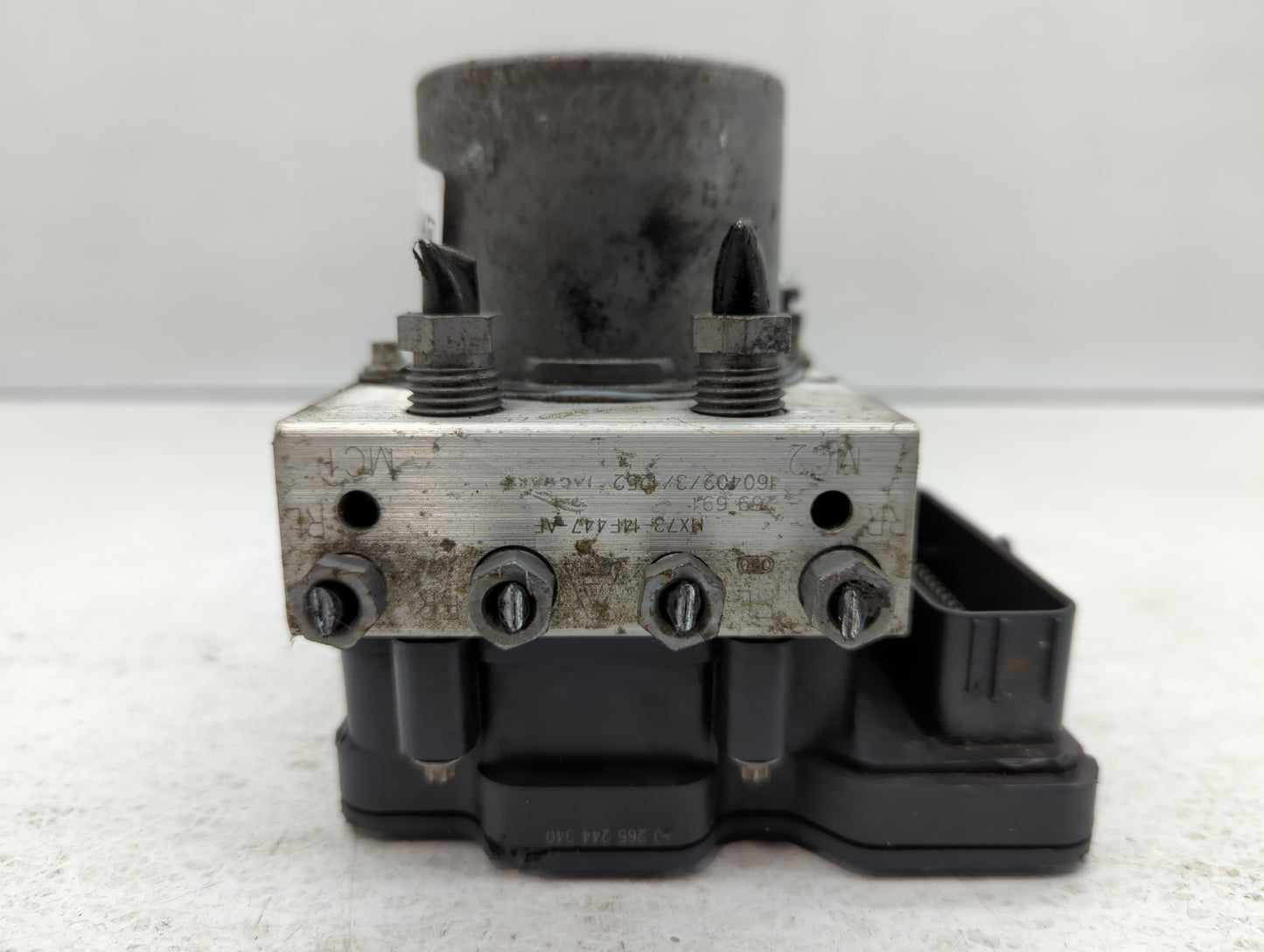 2016-2017 Jaguar Xf ABS Pump Control Module Replacement P/N:HX73-14F447-AF Fits Fits 2016 2017 OEM Used Auto Parts - Oemused