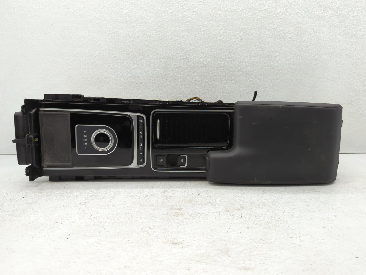 2016-2019 Jaguar Xf Center Floor Console P/N:AH42-15K603-AA Fits Fits 2016 2017 2018 2019 OEM Used Auto Parts - Oemusedautop