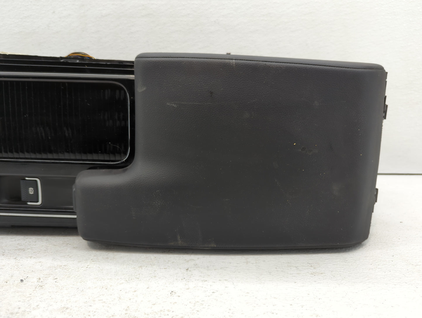 2016-2019 Jaguar Xf Center Floor Console P/N:AH42-15K603-AA Fits Fits 2016 2017 2018 2019 OEM Used Auto Parts - Oemusedautop