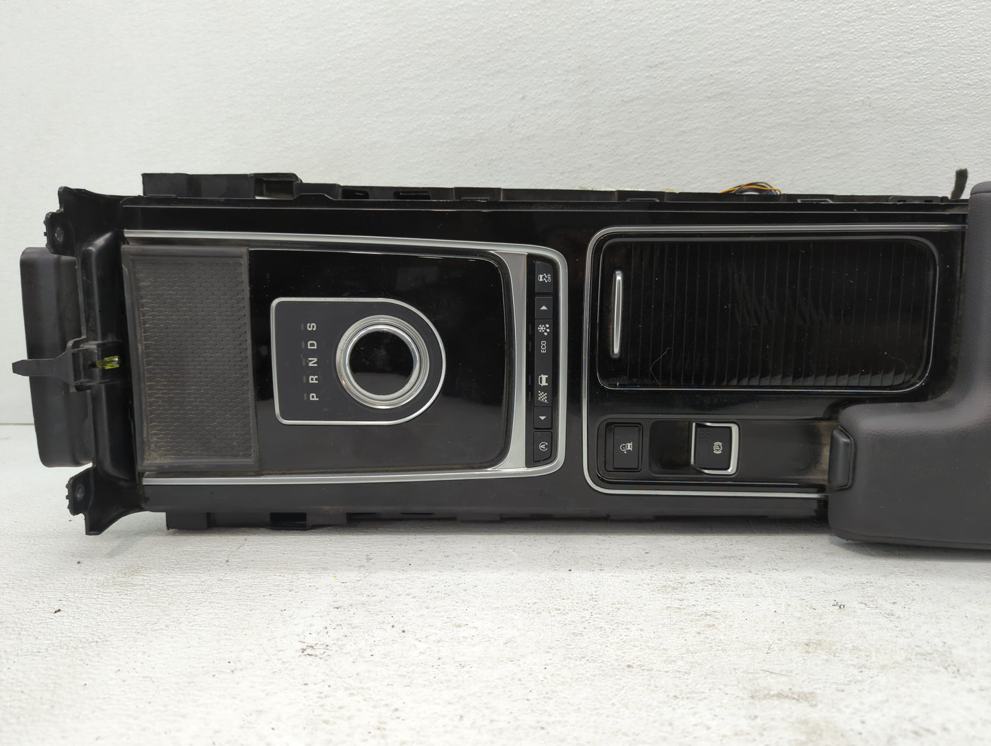 2016-2019 Jaguar Xf Center Floor Console P/N:AH42-15K603-AA Fits Fits 2016 2017 2018 2019 OEM Used Auto Parts - Oemusedautop
