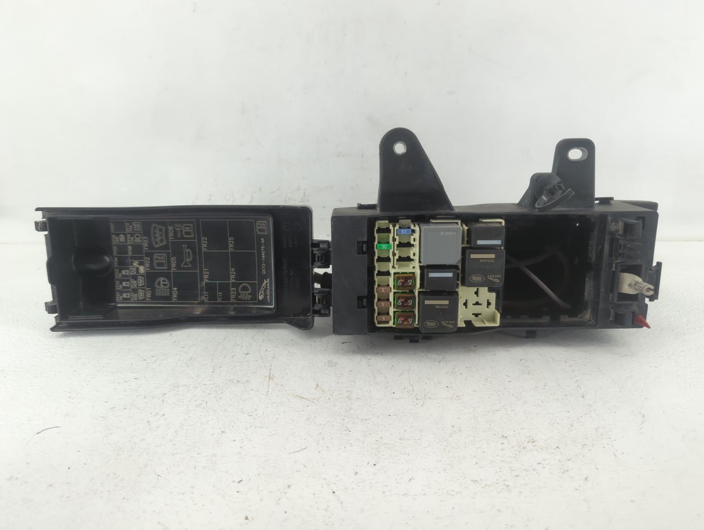 2016-2019 Jaguar Xf Fusebox Fuse Box Panel Relay Module P/N:GX73-14A076-AA Fits Fits 2016 2017 2018 2019 OEM Used Auto Parts