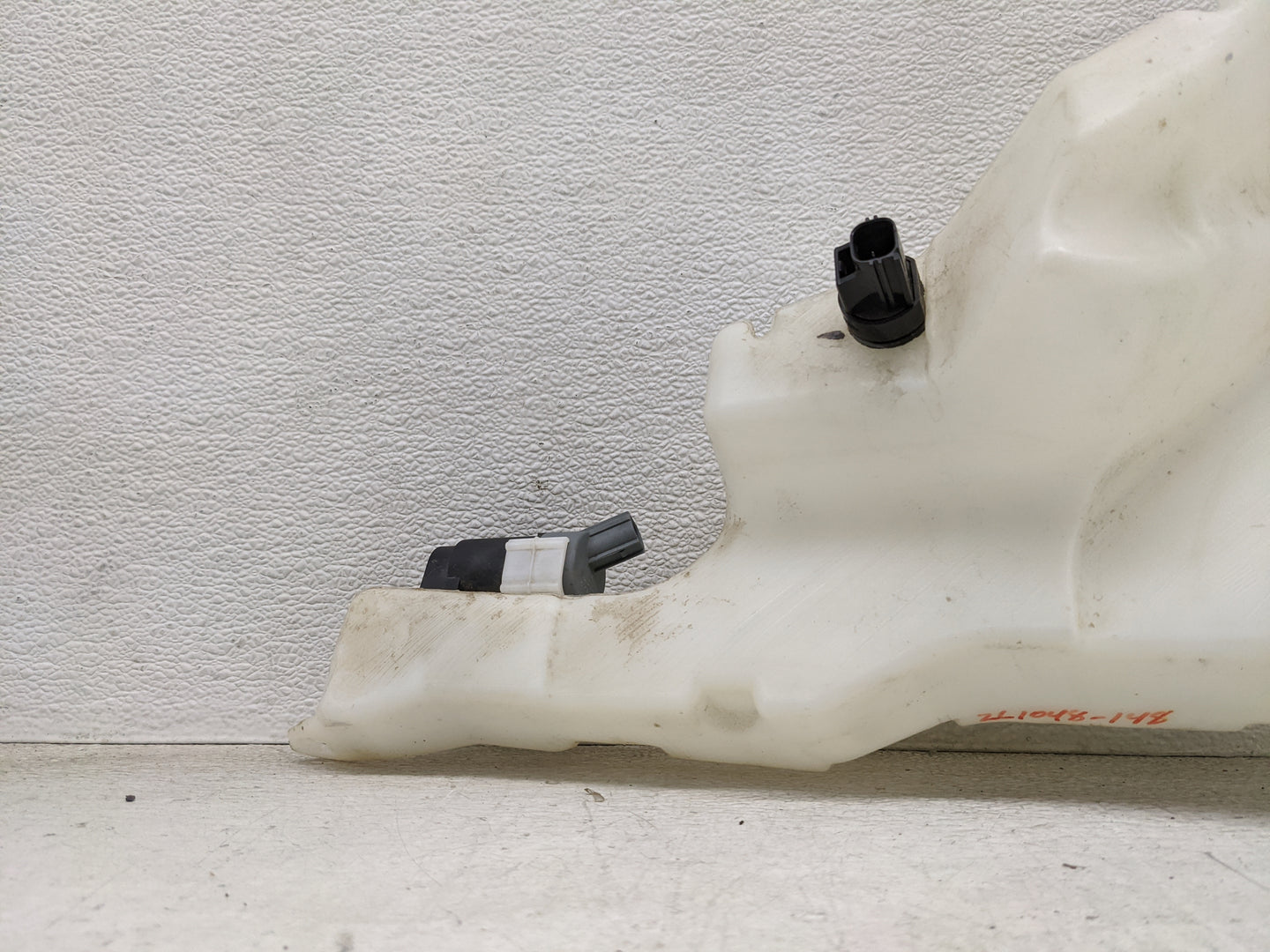 2010-2019 Jaguar Xj Windshield Washer Fluid Reservoir Bottle Oem 1459026 - Oemusedautoparts1.com