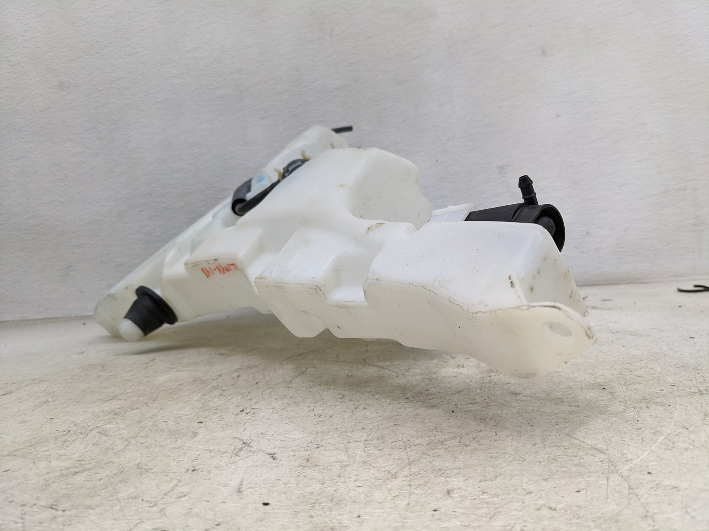 2010-2019 Jaguar Xj Windshield Washer Fluid Reservoir Bottle Oem 1459026 - Oemusedautoparts1.com
