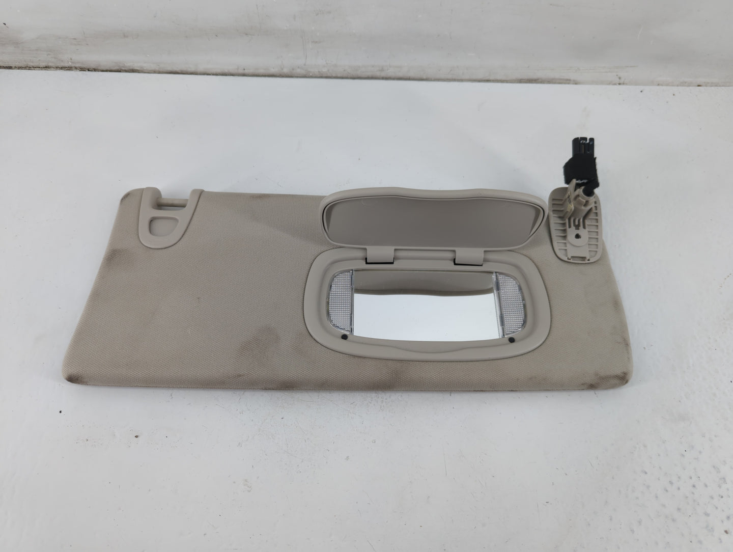 2014-2018 Jeep Cherokee Sun Visor Shade Replacement Passenger Right Mirror Fits Fits 2014 2015 2016 2017 2018 OEM Used Auto 