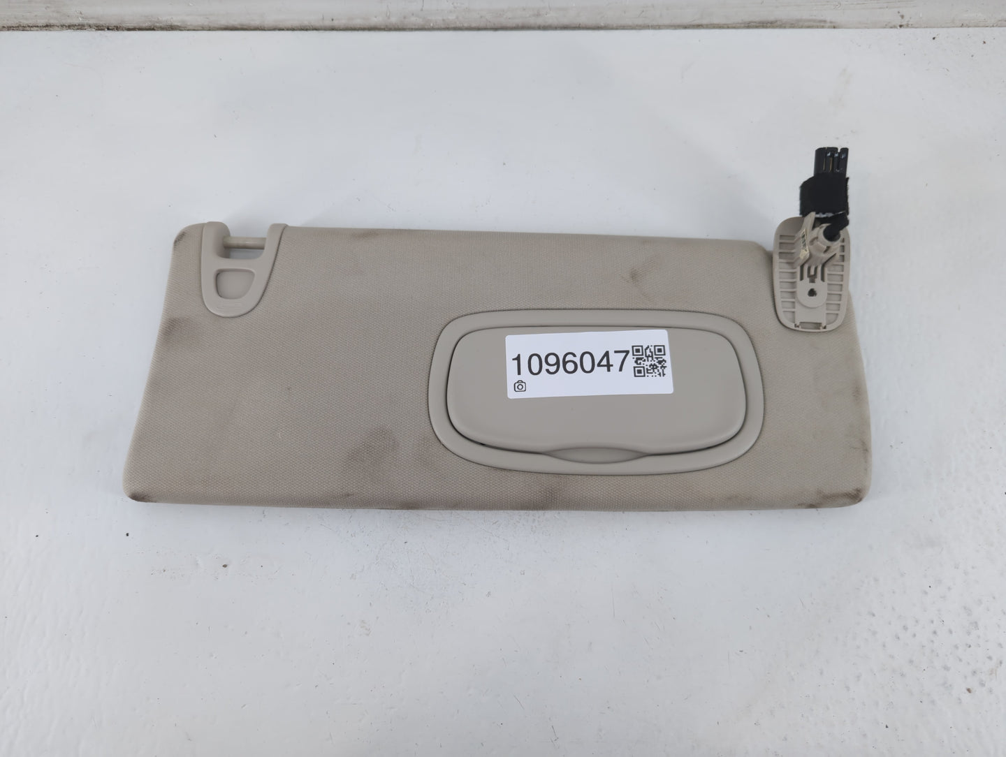 2014-2018 Jeep Cherokee Sun Visor Shade Replacement Passenger Right Mirror Fits Fits 2014 2015 2016 2017 2018 OEM Used Auto 