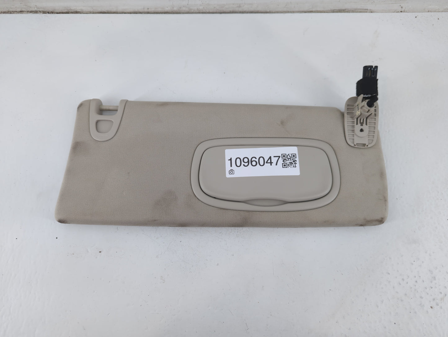 2014-2018 Jeep Cherokee Sun Visor Shade Replacement Passenger Right Mirror Fits Fits 2014 2015 2016 2017 2018 OEM Used Auto 