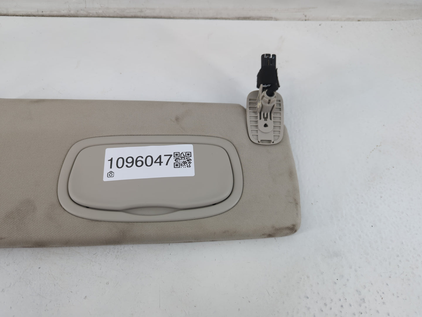 2014-2018 Jeep Cherokee Sun Visor Shade Replacement Passenger Right Mirror Fits Fits 2014 2015 2016 2017 2018 OEM Used Auto 