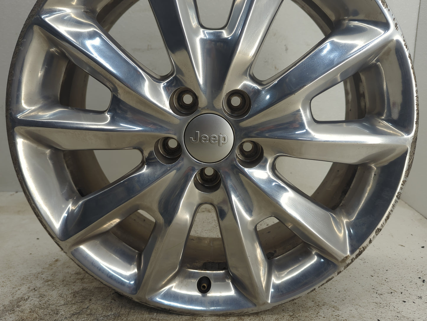 2014-2018 Jeep Cherokee Oem Wheel Rim - Oemusedautoparts1.com
