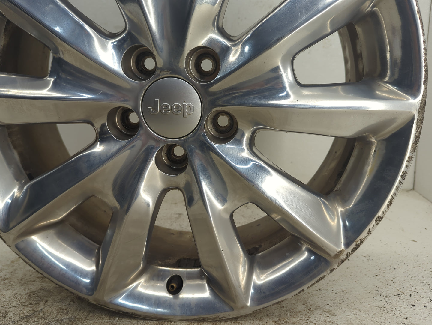 2014-2018 Jeep Cherokee Oem Wheel Rim - Oemusedautoparts1.com