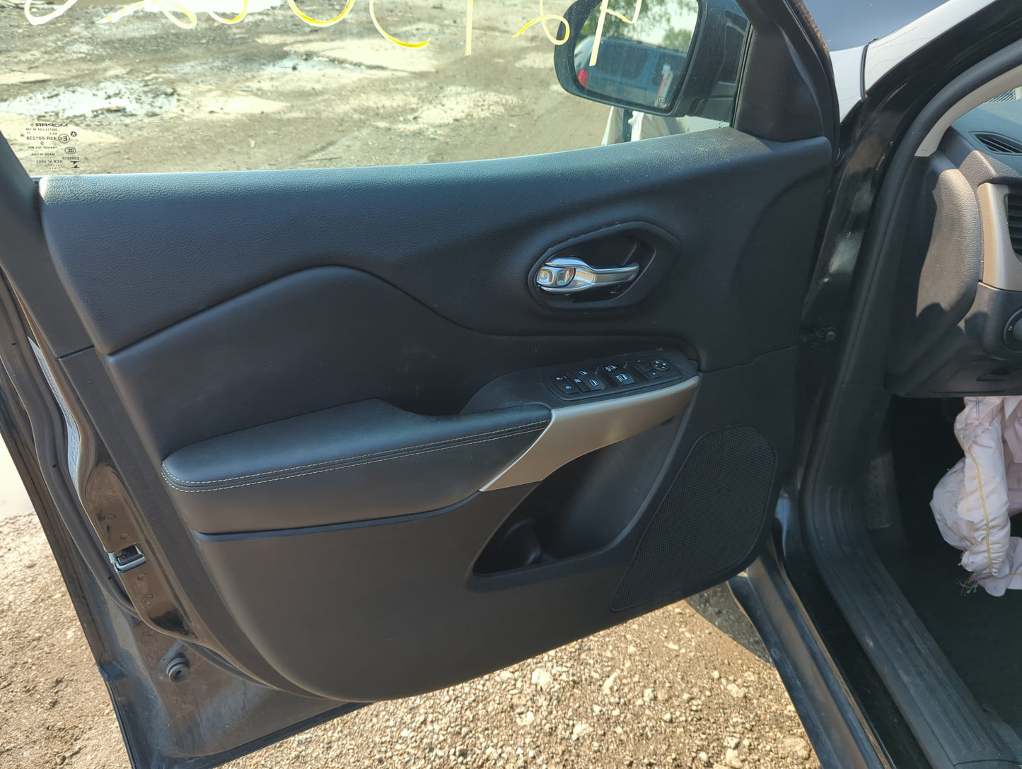 2017 Jeep Cherokee Front Left Driver Interior Door Panel Trim - Oemusedautoparts1.com