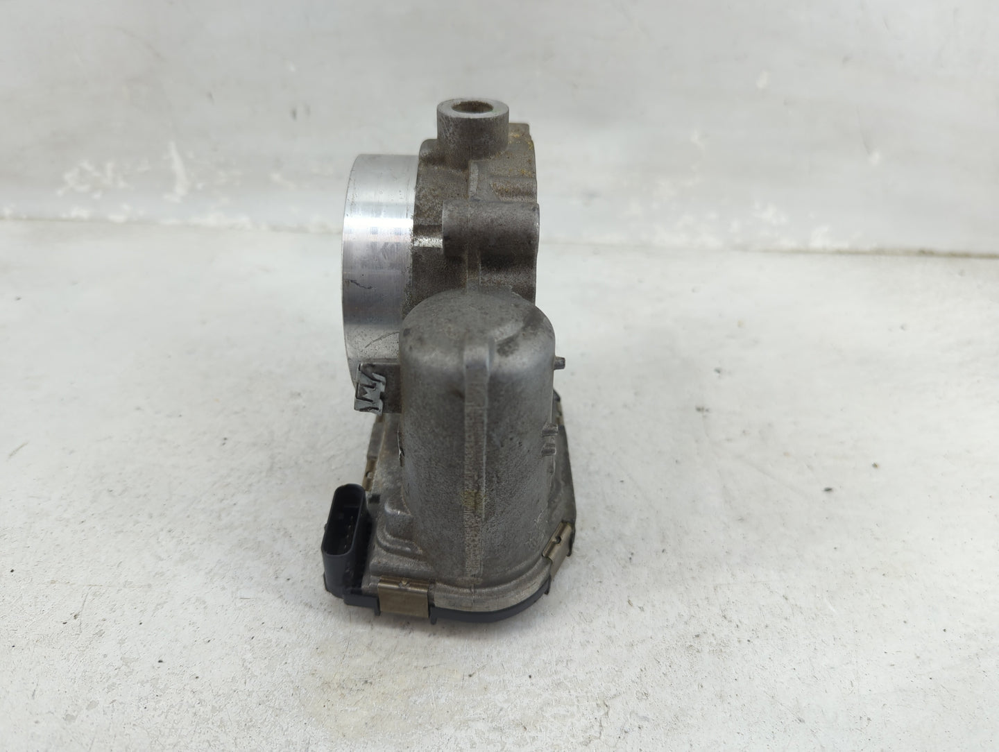 2014-2022 Jeep Cherokee Throttle Body Fits Fits 2011 2012 2013 2014 2015 2016 2017 2018 2019 2020 2021 2022 OEM Used Auto Pa
