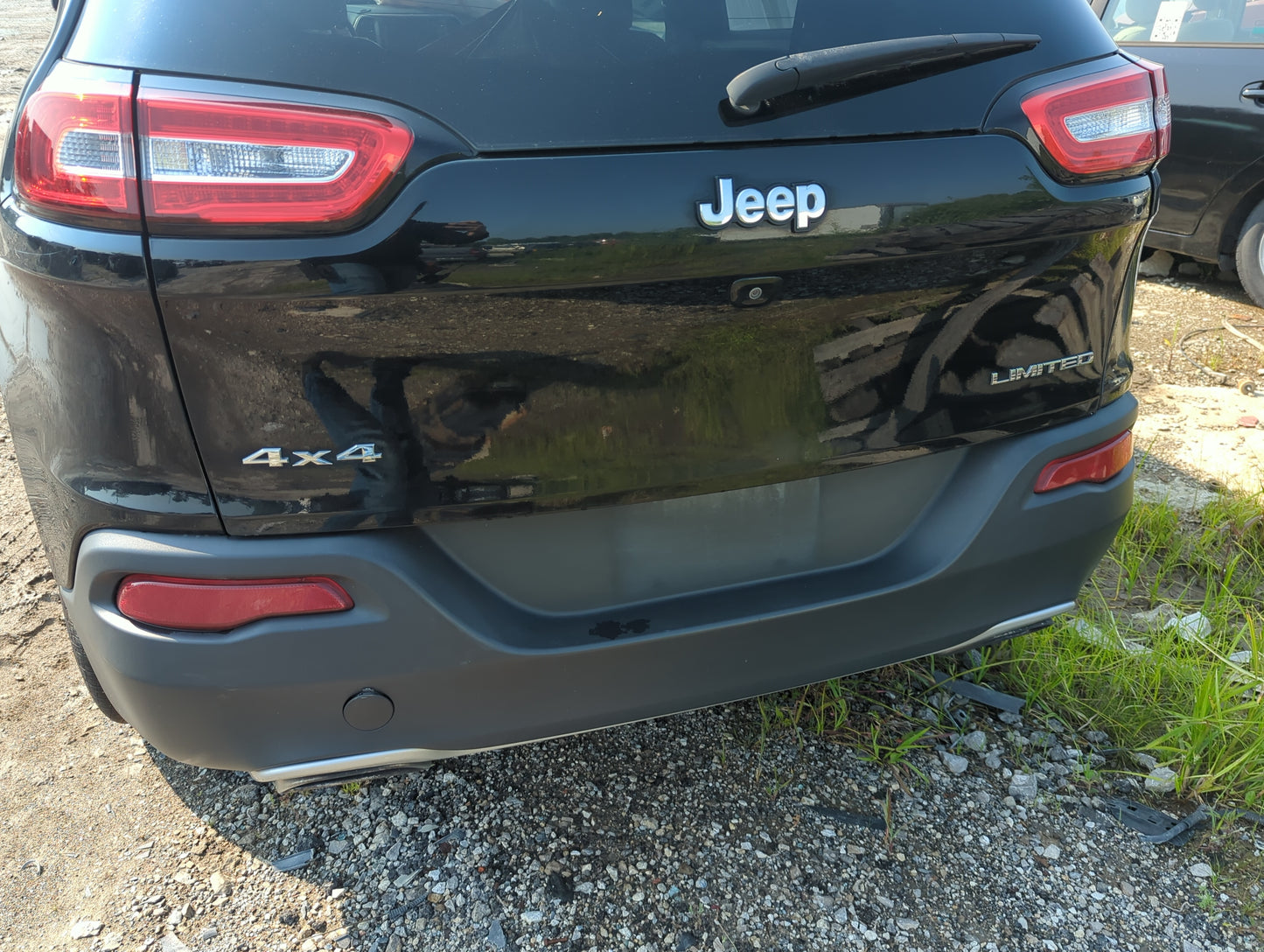 2014-2018 Jeep Cherokee Rear Bumper Assembly Oem - Oemusedautoparts1.com