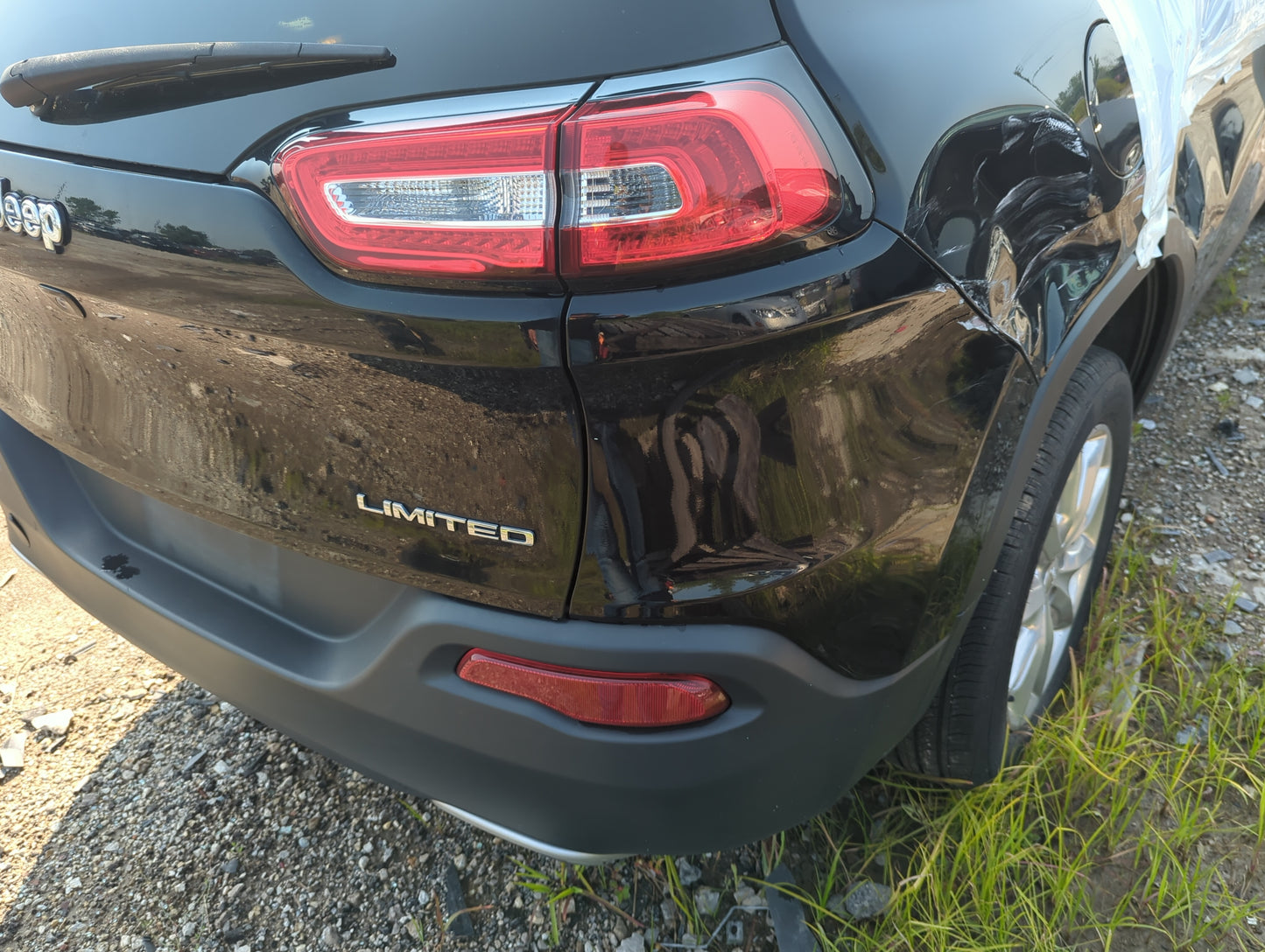 2014-2018 Jeep Cherokee Rear Bumper Assembly Oem - Oemusedautoparts1.com