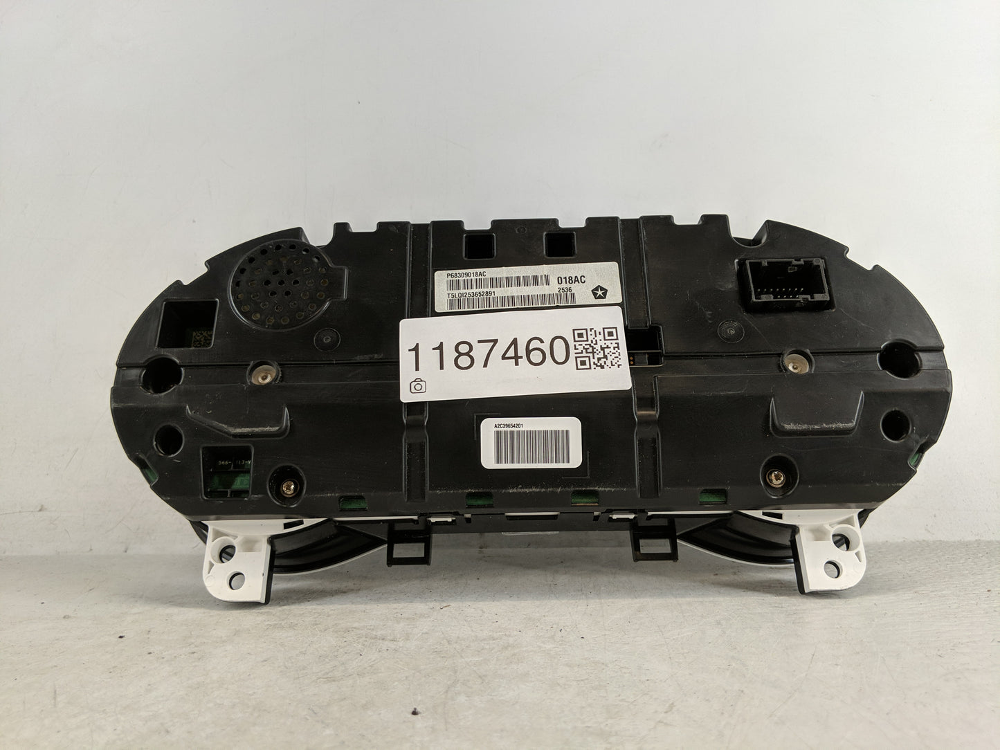 2017-2018 Jeep Cherokee Instrument Cluster Speedometer Gauges P/N:P68309018AC Fits Fits 2017 2018 OEM Used Auto Parts - Oemu