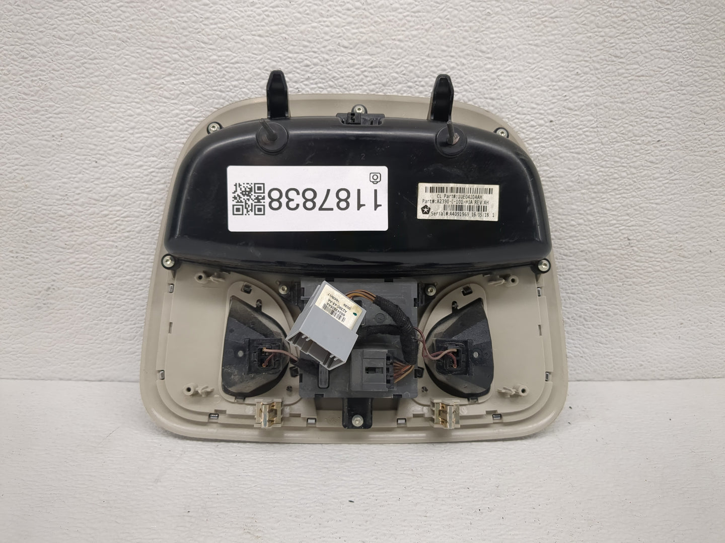2017 Jeep Cherokee Overhead Roof Console - Oemusedautoparts1.com