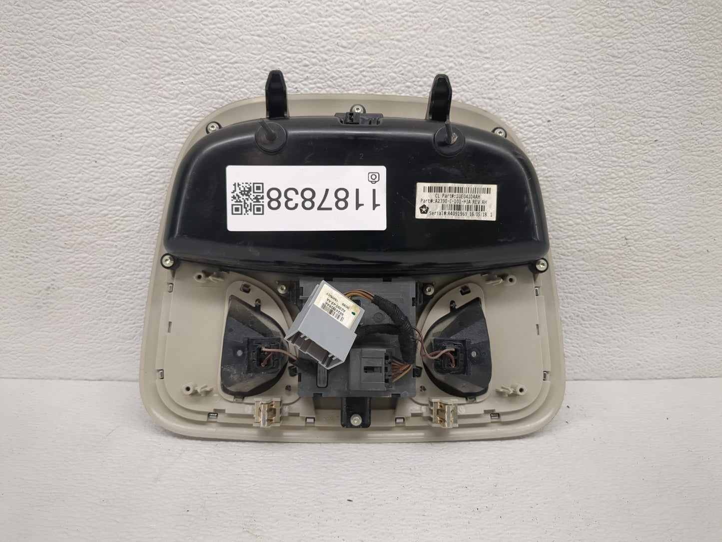2017 Jeep Cherokee Overhead Roof Console - Oemusedautoparts1.com