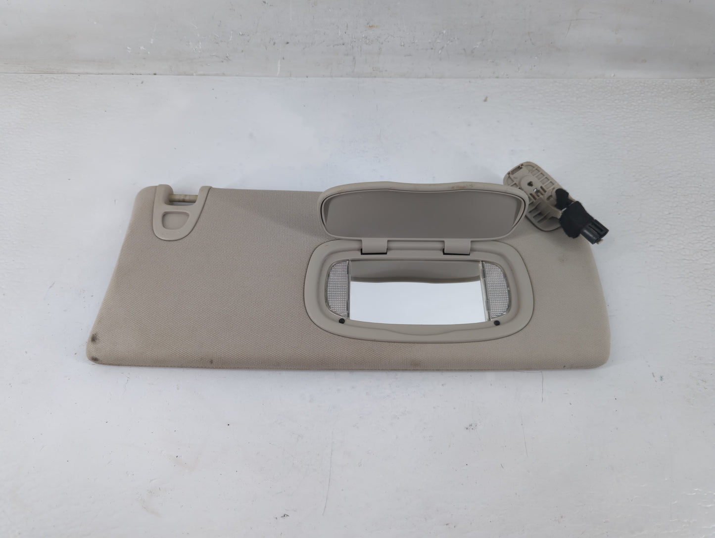 2014-2018 Jeep Cherokee Sun Visor Shade Replacement Passenger Right Mirror Fits Fits 2014 2015 2016 2017 2018 OEM Used Auto 