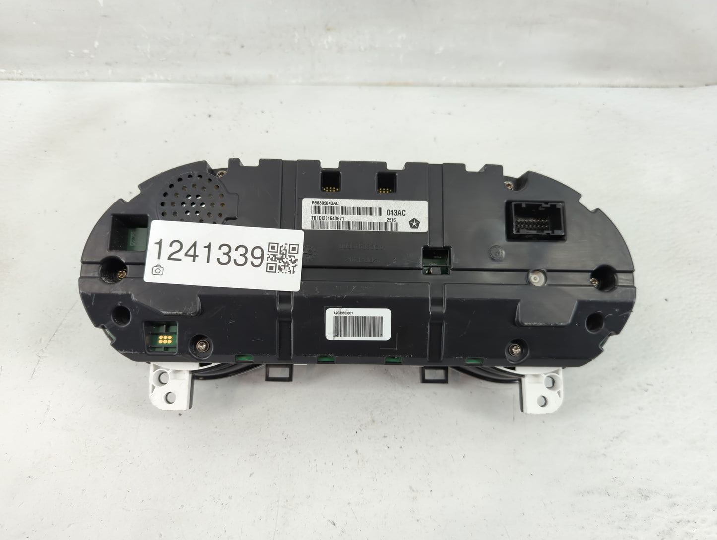 2017-2018 Jeep Cherokee Instrument Cluster Speedometer Gauges P/N:P68309043AC Fits Fits 2017 2018 OEM Used Auto Parts - Oemu