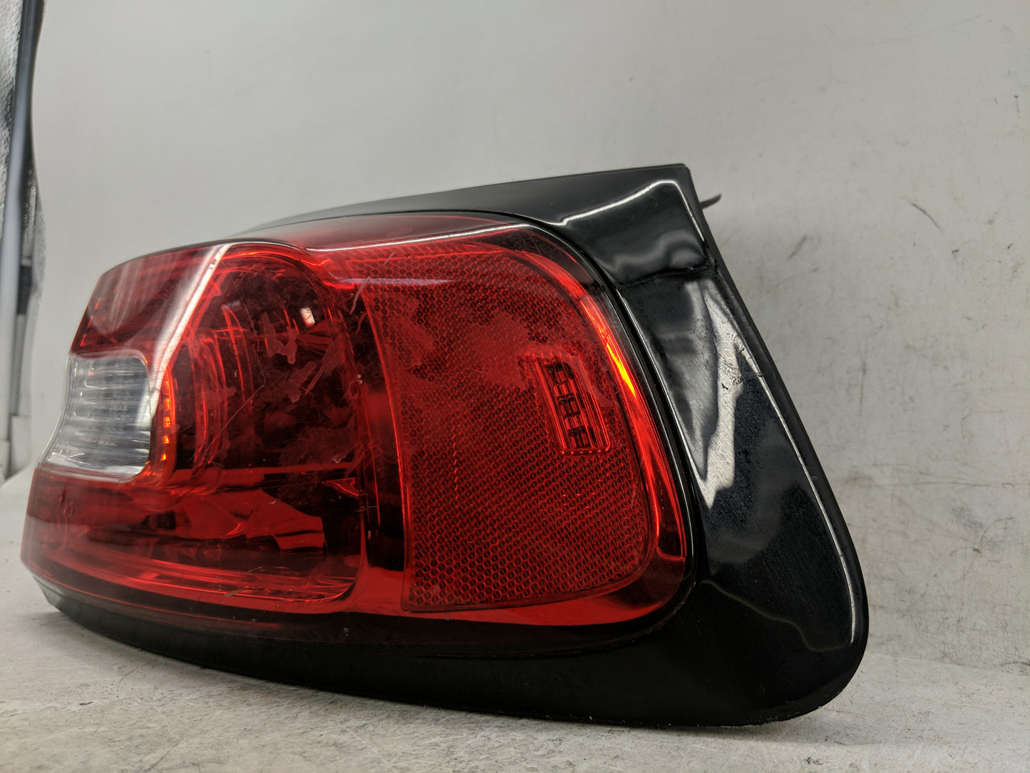 2014-2018 Jeep Cherokee Tail Light Assembly Passenger Right OEM P/N:68102906AF Fits Fits 2014 2015 2016 2017 2018 OEM Used A