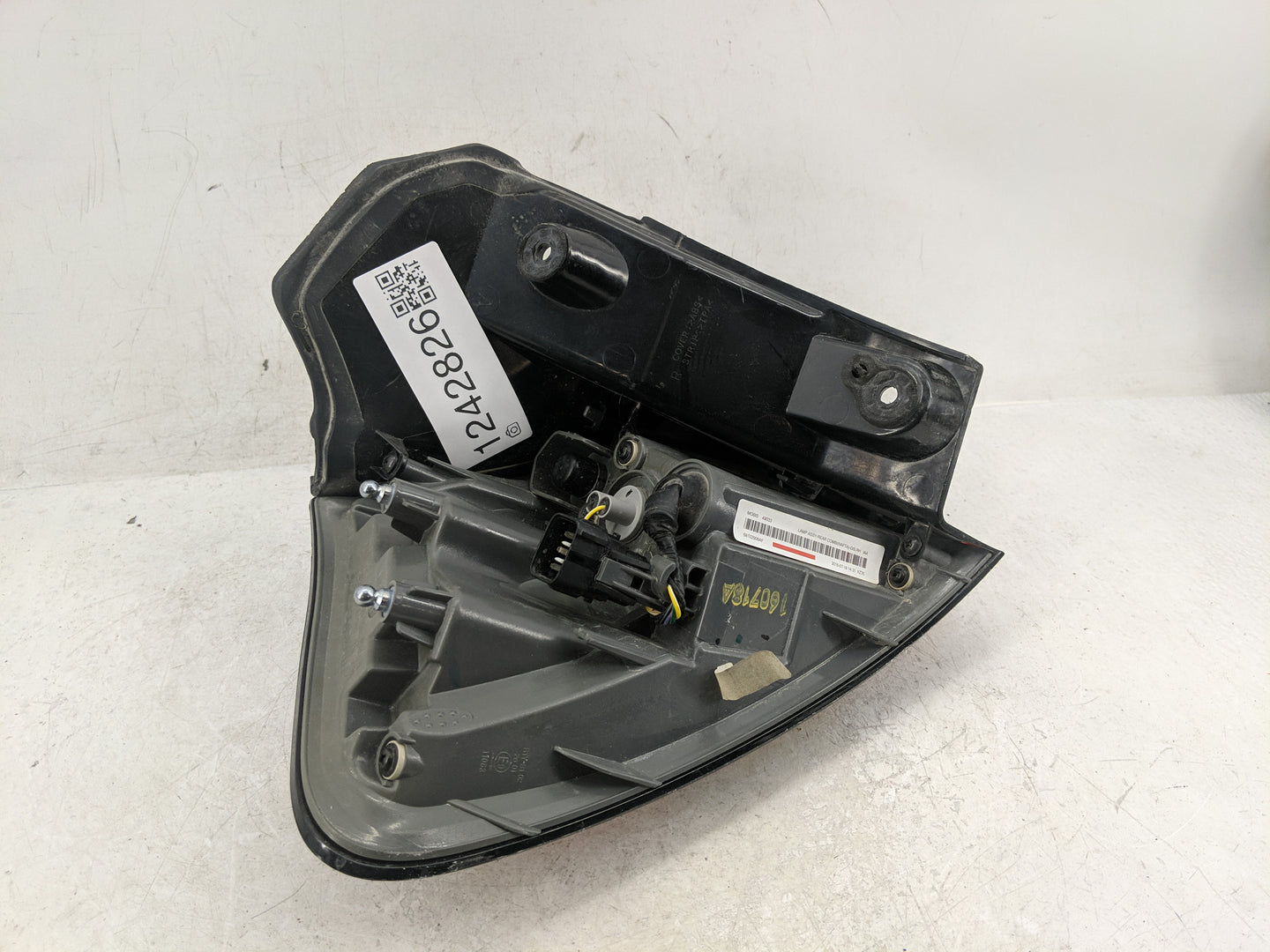 2014-2018 Jeep Cherokee Tail Light Assembly Passenger Right OEM P/N:68102906AF Fits Fits 2014 2015 2016 2017 2018 OEM Used A