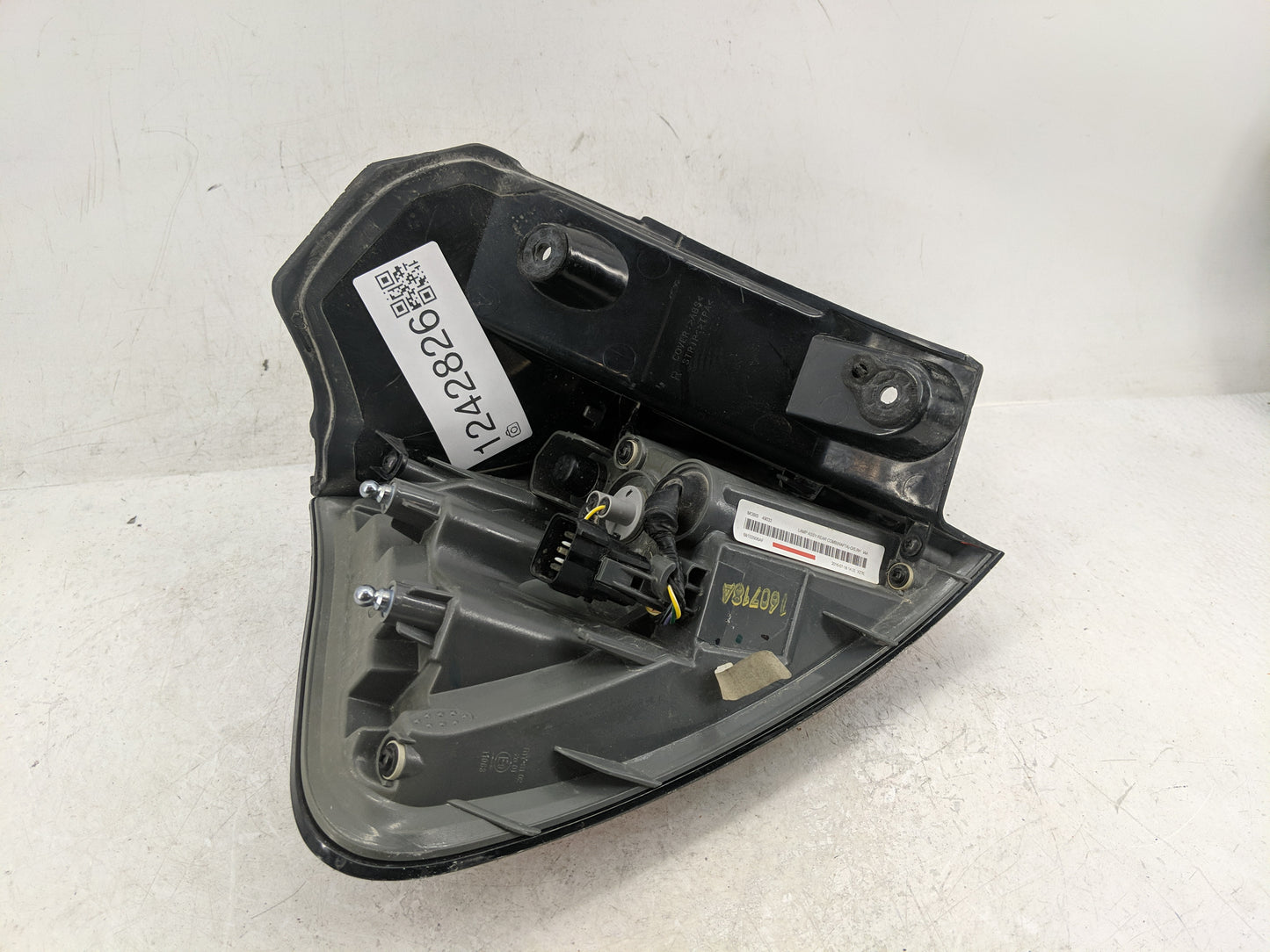 2014-2018 Jeep Cherokee Tail Light Assembly Passenger Right OEM P/N:68102906AF Fits Fits 2014 2015 2016 2017 2018 OEM Used A