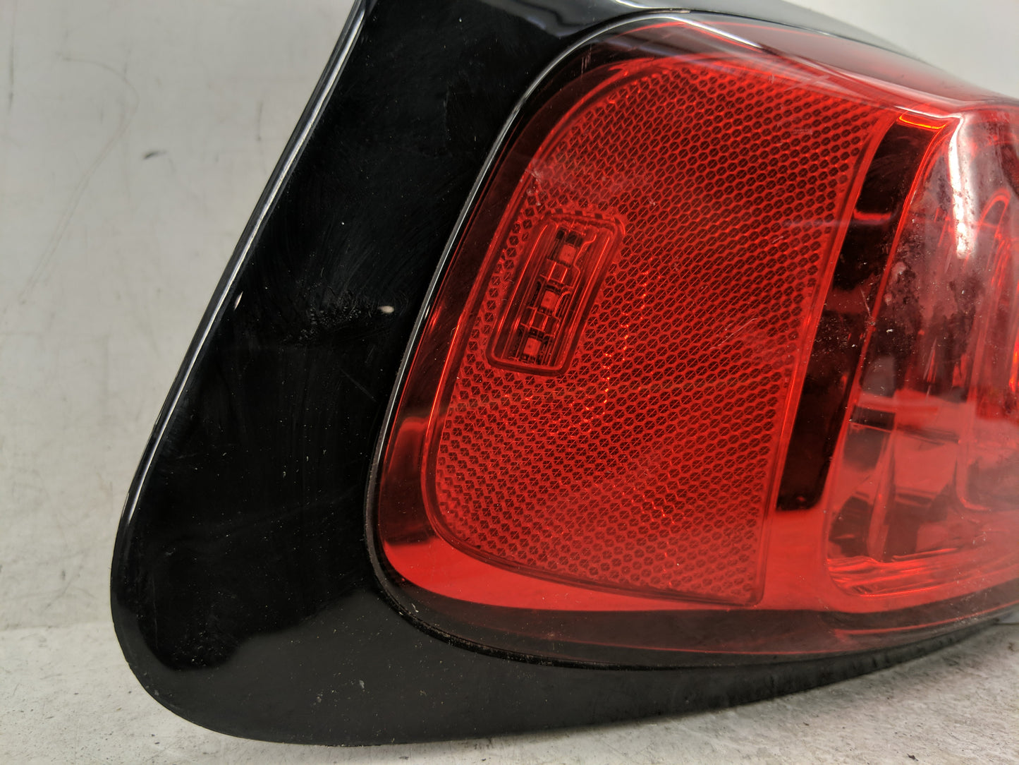 2014-2018 Jeep Cherokee Tail Light Assembly Driver Left OEM Fits Fits 2014 2015 2016 2017 2018 OEM Used Auto Parts - Oemused