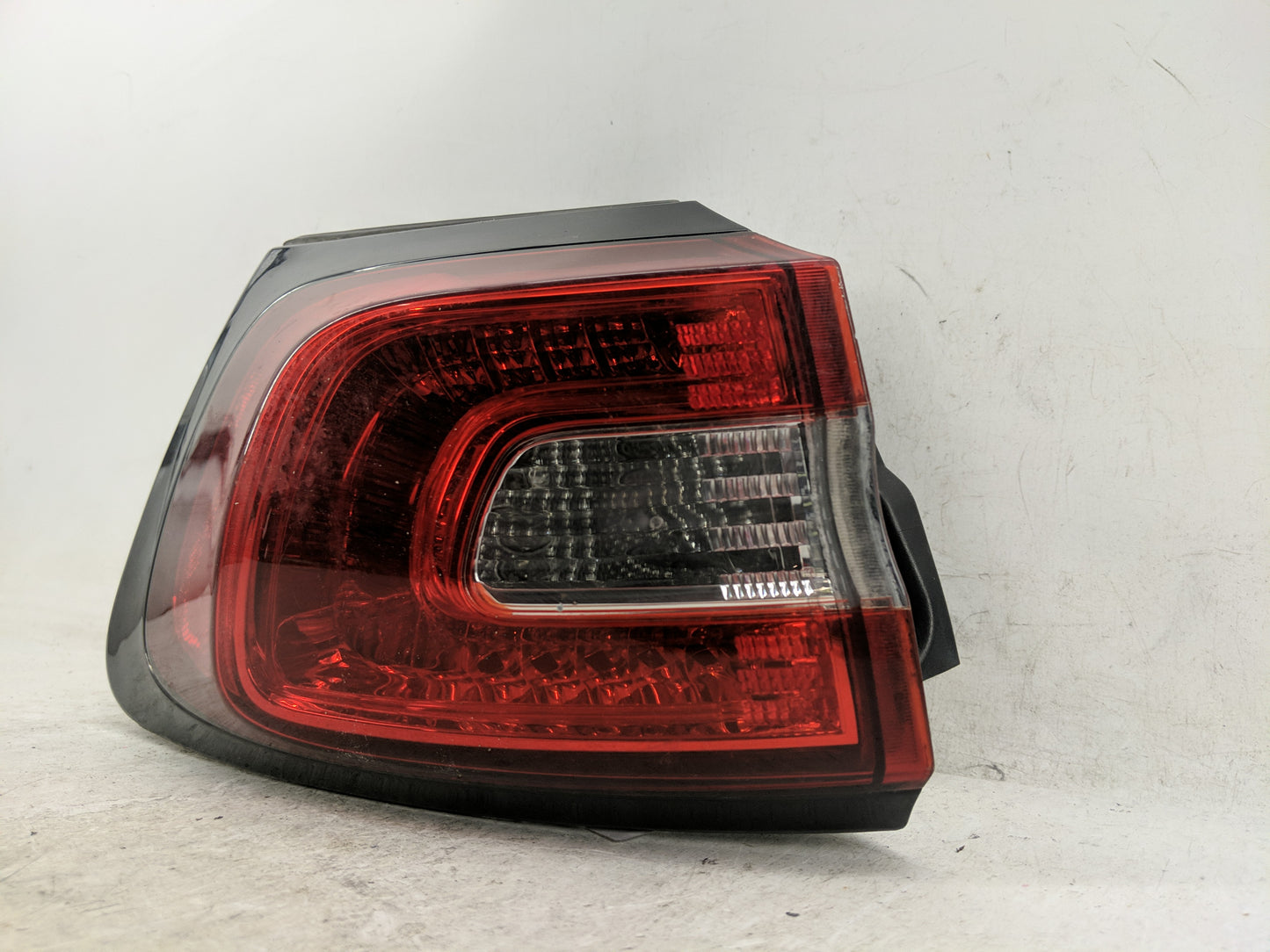 2014-2018 Jeep Cherokee Tail Light Assembly Driver Left OEM Fits Fits 2014 2015 2016 2017 2018 OEM Used Auto Parts - Oemused