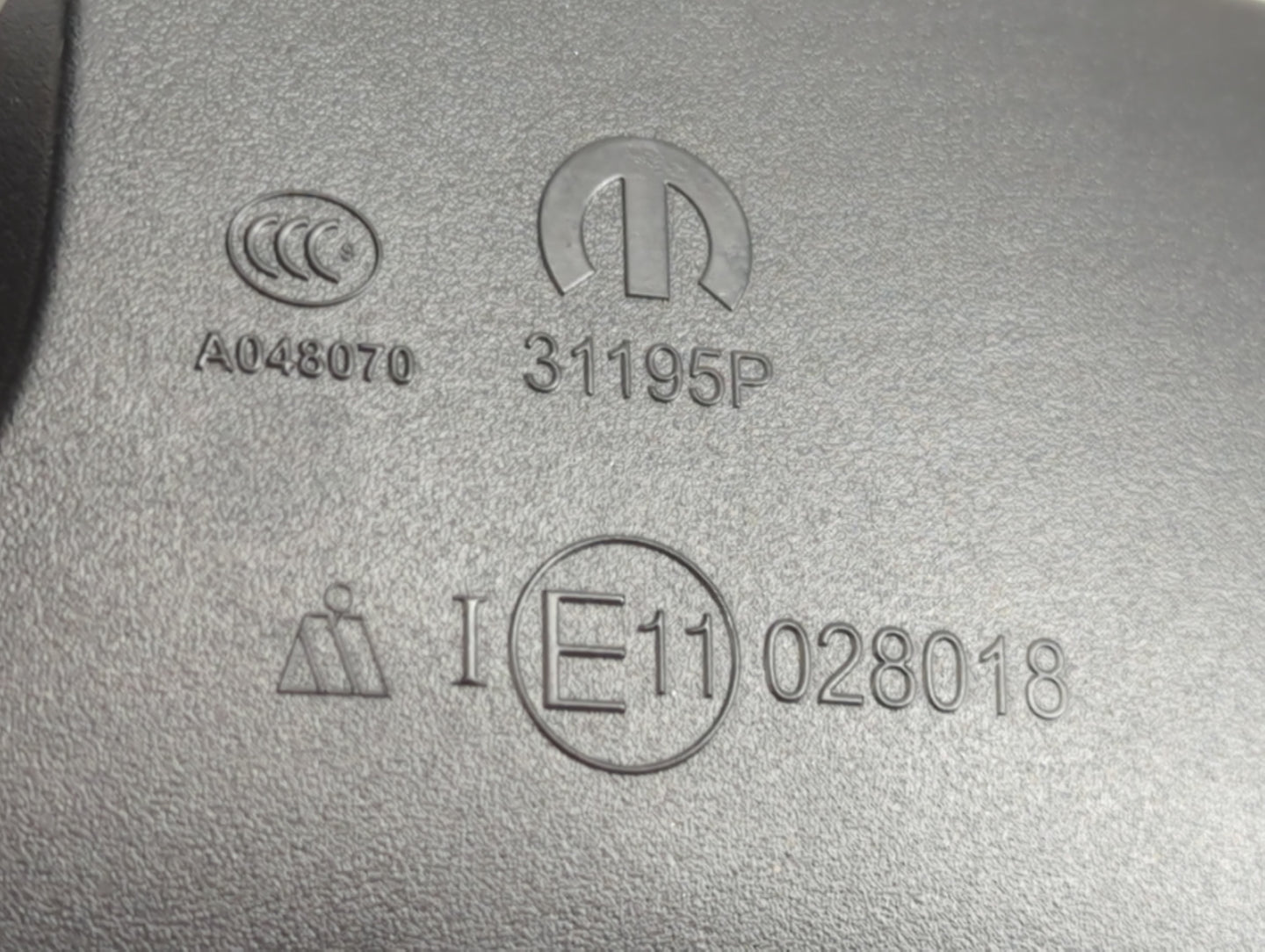 2014-2017 Jeep Cherokee Interior Rear View Mirror Replacement OEM P/N:E11028018 Fits Fits 2014 2015 2016 2017 OEM Used Auto 