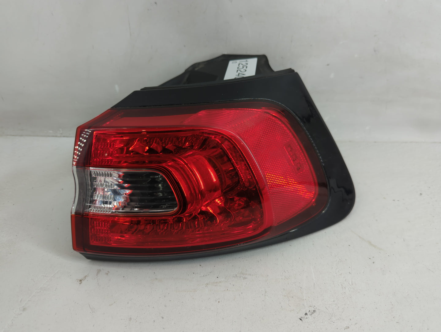 2014-2018 Jeep Cherokee Tail Light Assembly Passenger Right OEM P/N:68102906AE Fits Fits 2014 2015 2016 2017 2018 OEM Used A