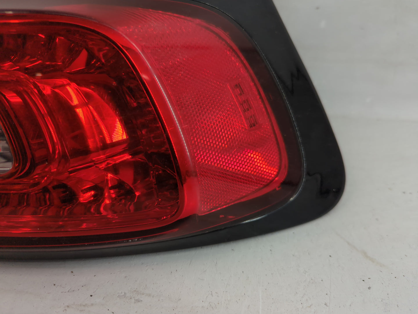 2014-2018 Jeep Cherokee Tail Light Assembly Passenger Right OEM P/N:68102906AE Fits Fits 2014 2015 2016 2017 2018 OEM Used A
