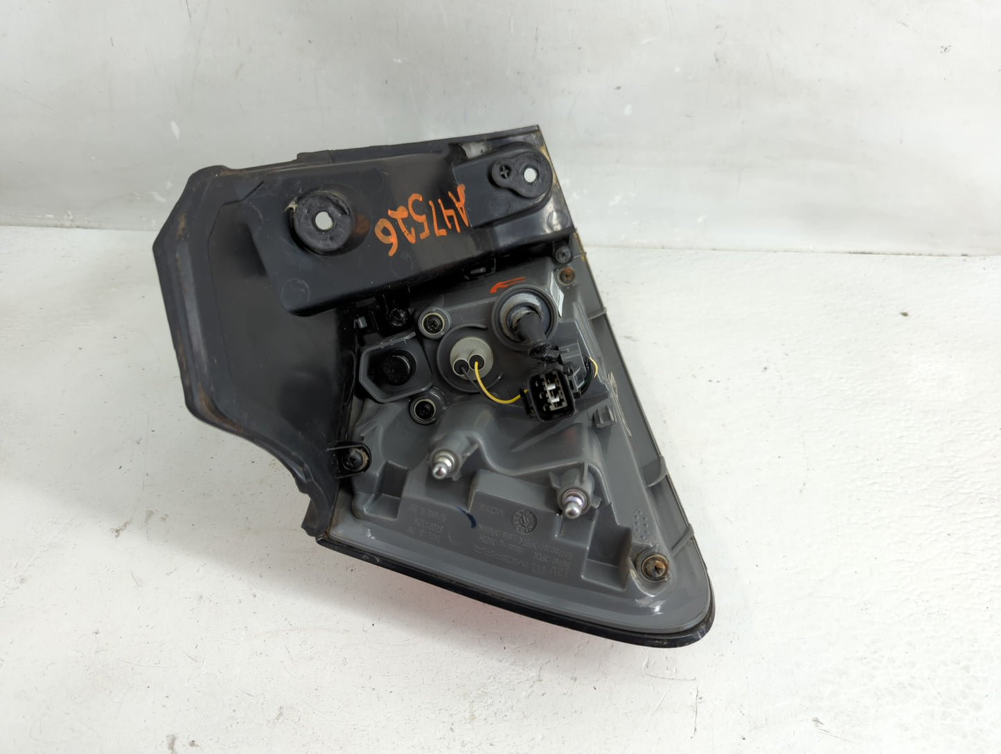 2014-2018 Jeep Cherokee Tail Light Assembly Passenger Right OEM P/N:68102906AE Fits Fits 2014 2015 2016 2017 2018 OEM Used A