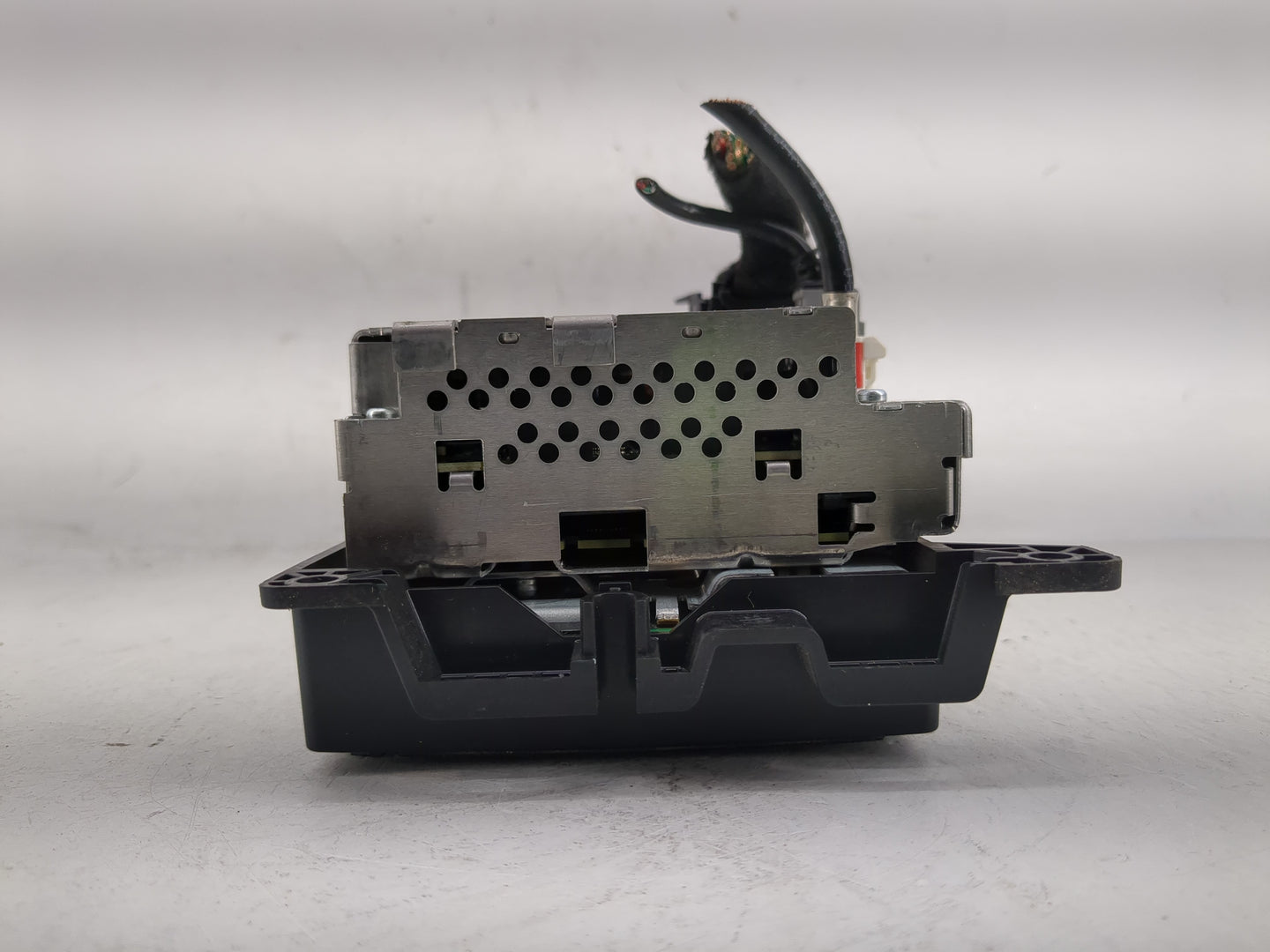 2017 Jeep Cherokee Radio AM FM Cd Player Receiver Replacement P/N:P68292885AB Fits OEM Used Auto Parts - Oemusedautoparts1.c